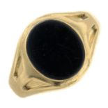 A 9ct gold onyx signet ring.Hallmarks for Birmingham, 1987.Rings size P.