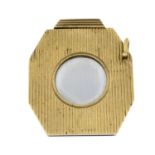 A 9ct gold cigar cutter.Hallmarks for 9ct gold, partially indistinct.Length 3.7cms.