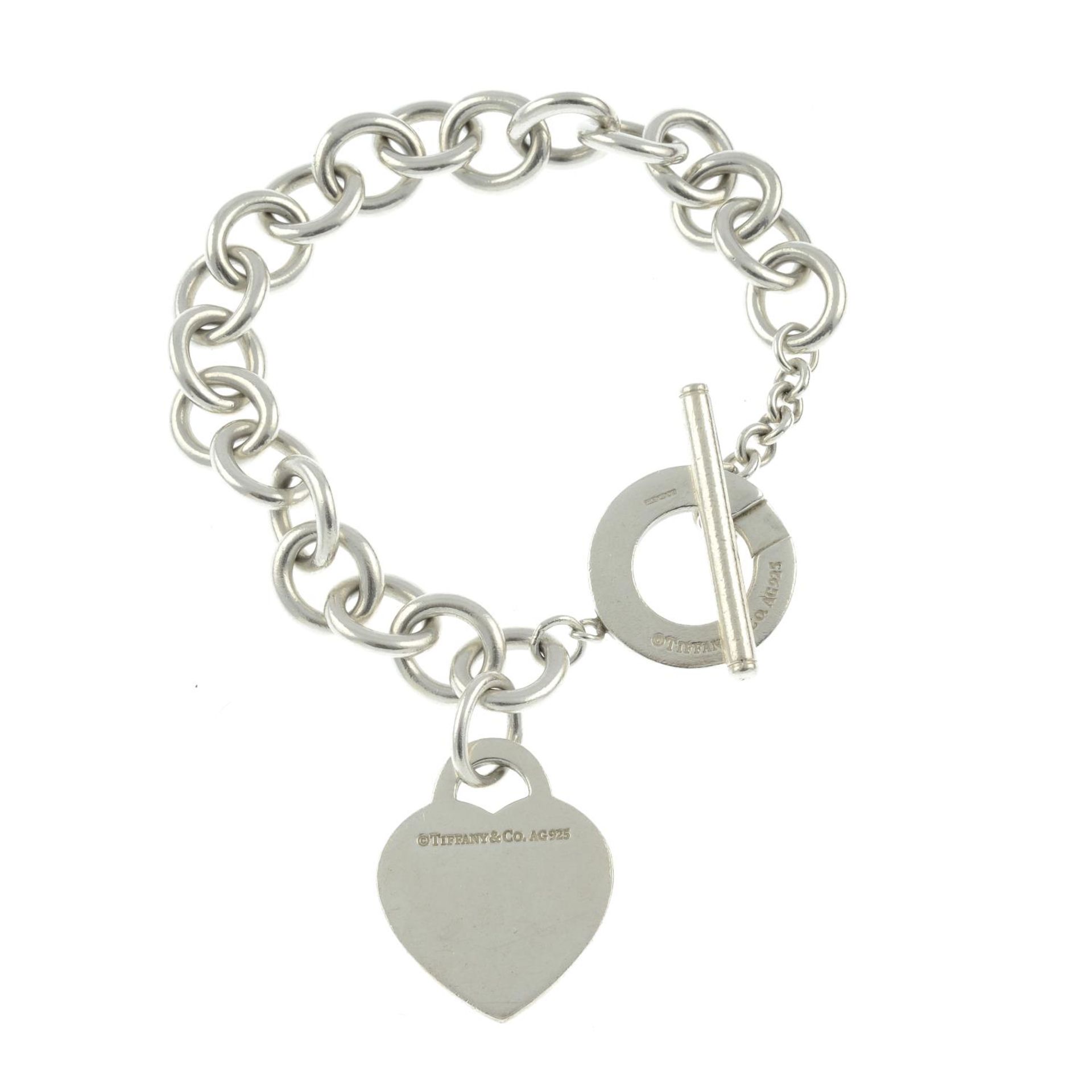 A silver 'Return to Tiffany' bracelet, by Tiffany & Co.Signed Tiffany & Co. - Bild 2 aus 2
