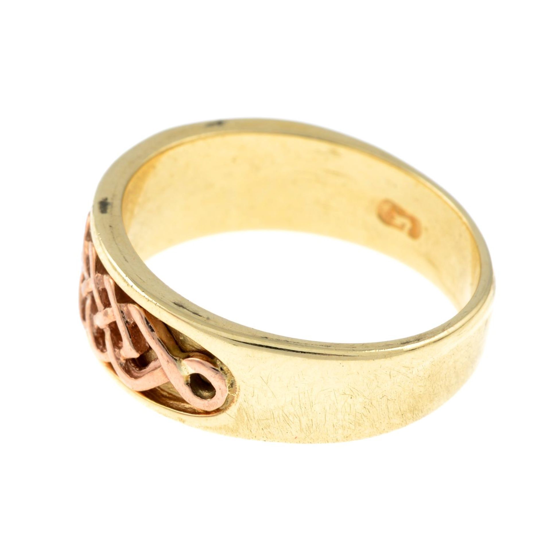 A 9ct gold Celtic knot band ring.Hallmarks for Sheffield.Ring size M. - Image 2 of 3