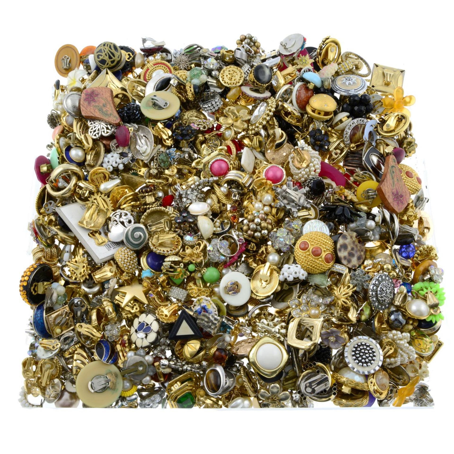 A selection of rolled gold and costume jewellery. - Image 4 of 4