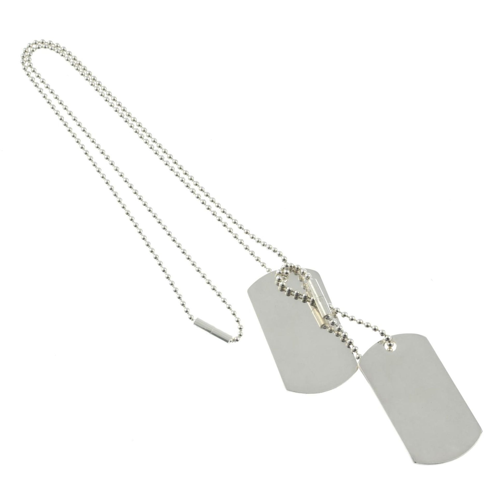A silver dog tag and ball-chain necklace, by Gucci.Signed Gucci. - Bild 2 aus 2