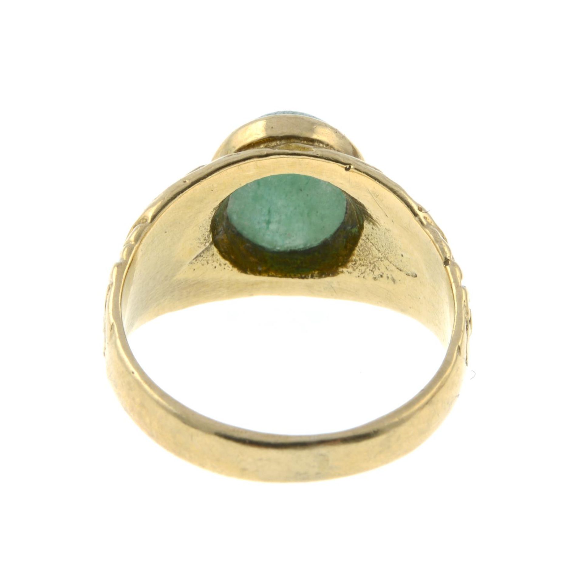 An aventurine cabochon ring.Stamped 9ct.Ring size K 1/2. - Bild 3 aus 3