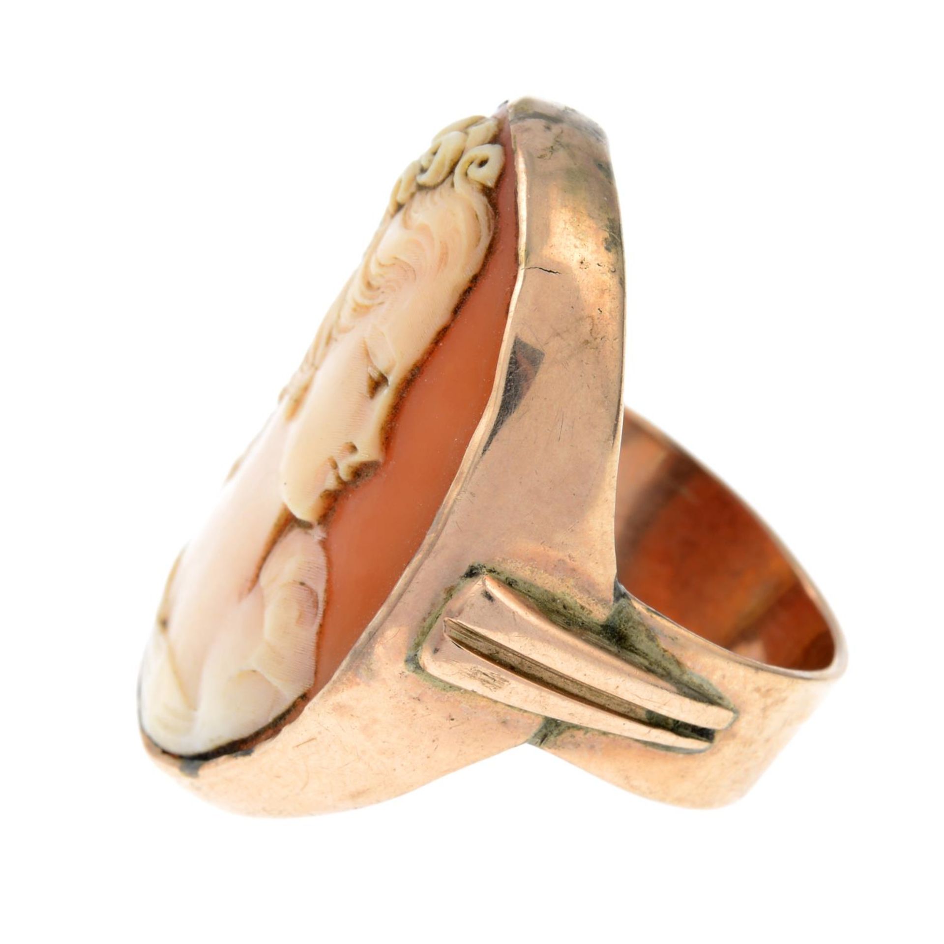 A shell cameo ring.Ring size Q. - Image 2 of 3