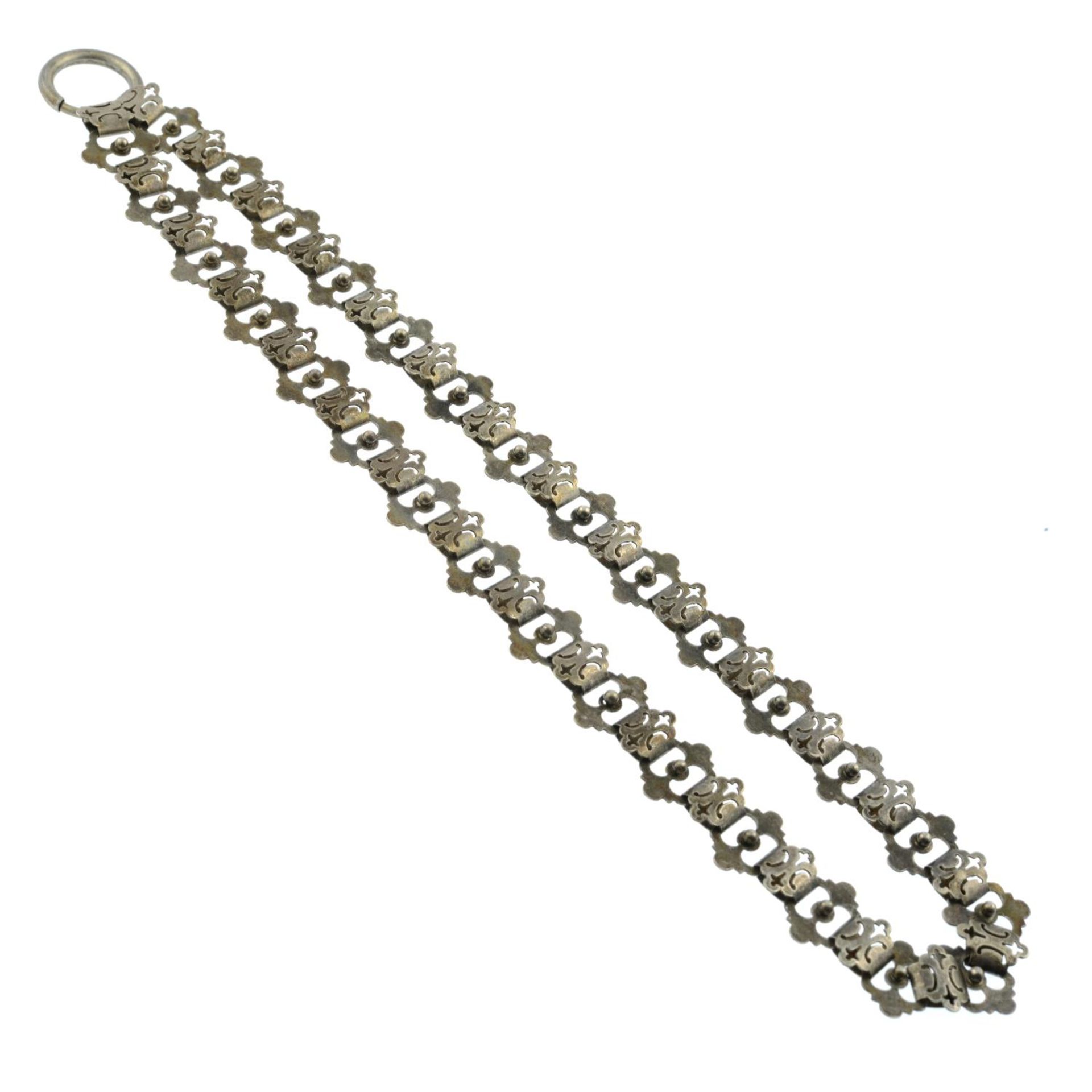 A Victorian openwork-chain collar necklace.Length 43.5cms. - Bild 2 aus 2