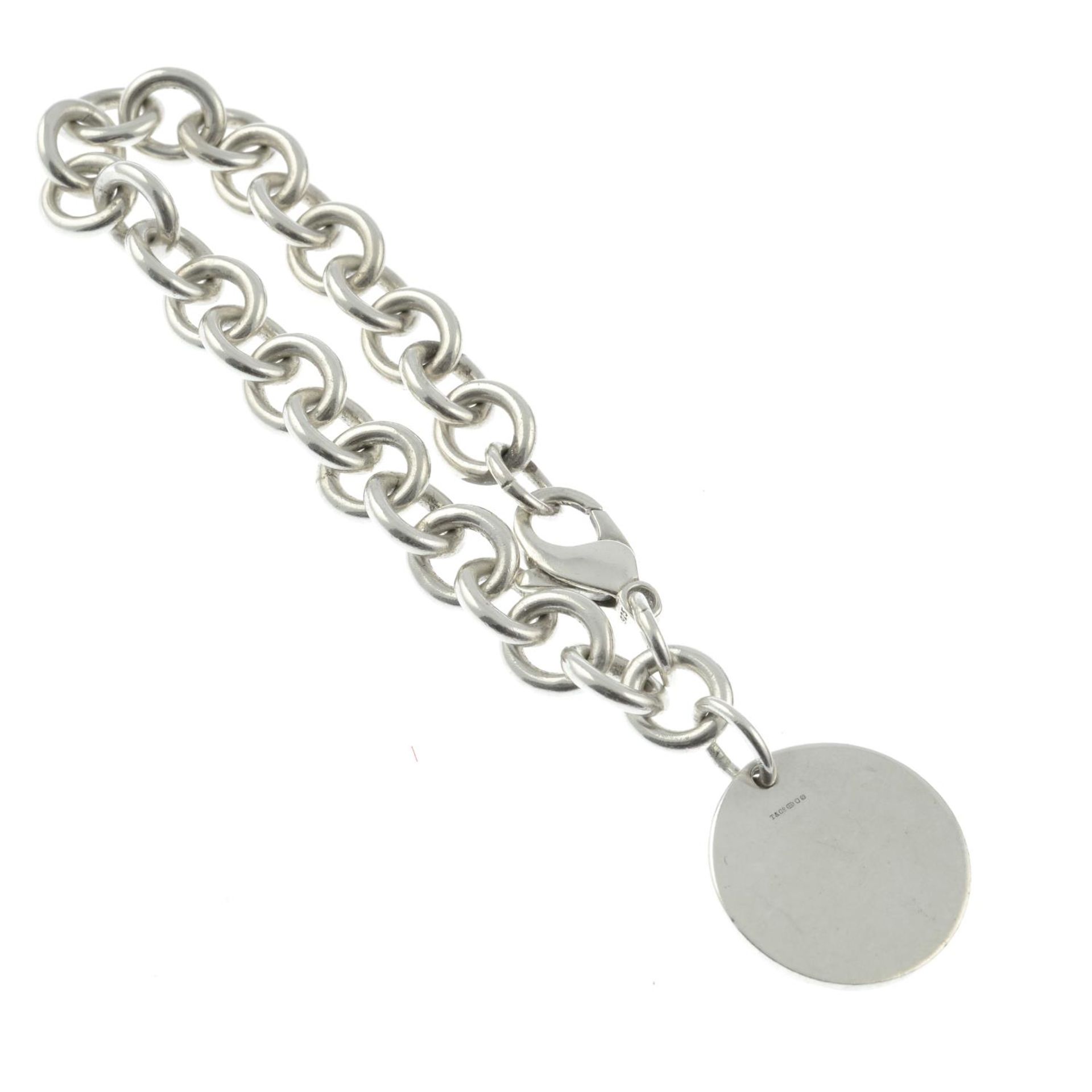 A silver 'Return To Tiffany' bracelet, by Tiffany & Co.Signed Tiffany & Co. - Bild 2 aus 2