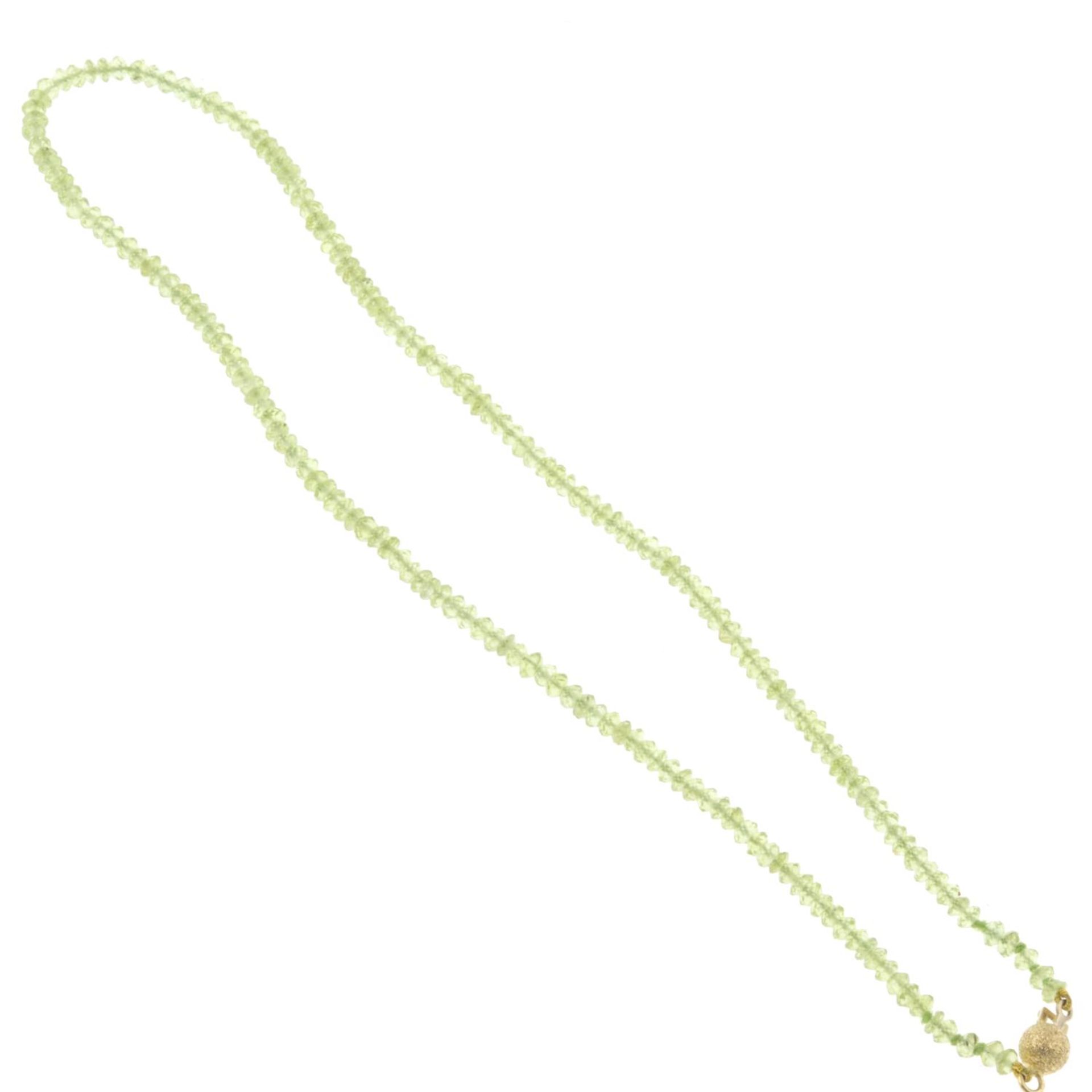 A peridot faceted bead necklace.Clasp stamped 750.Length 39cms. - Image 2 of 2
