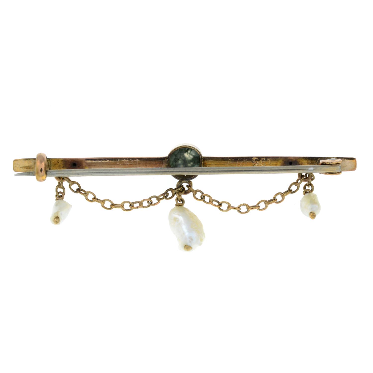 A 9ct gold moss agate bar brooch with suspended seed pearls.Stamped 9ct.Length 4.4gms. - Image 2 of 2