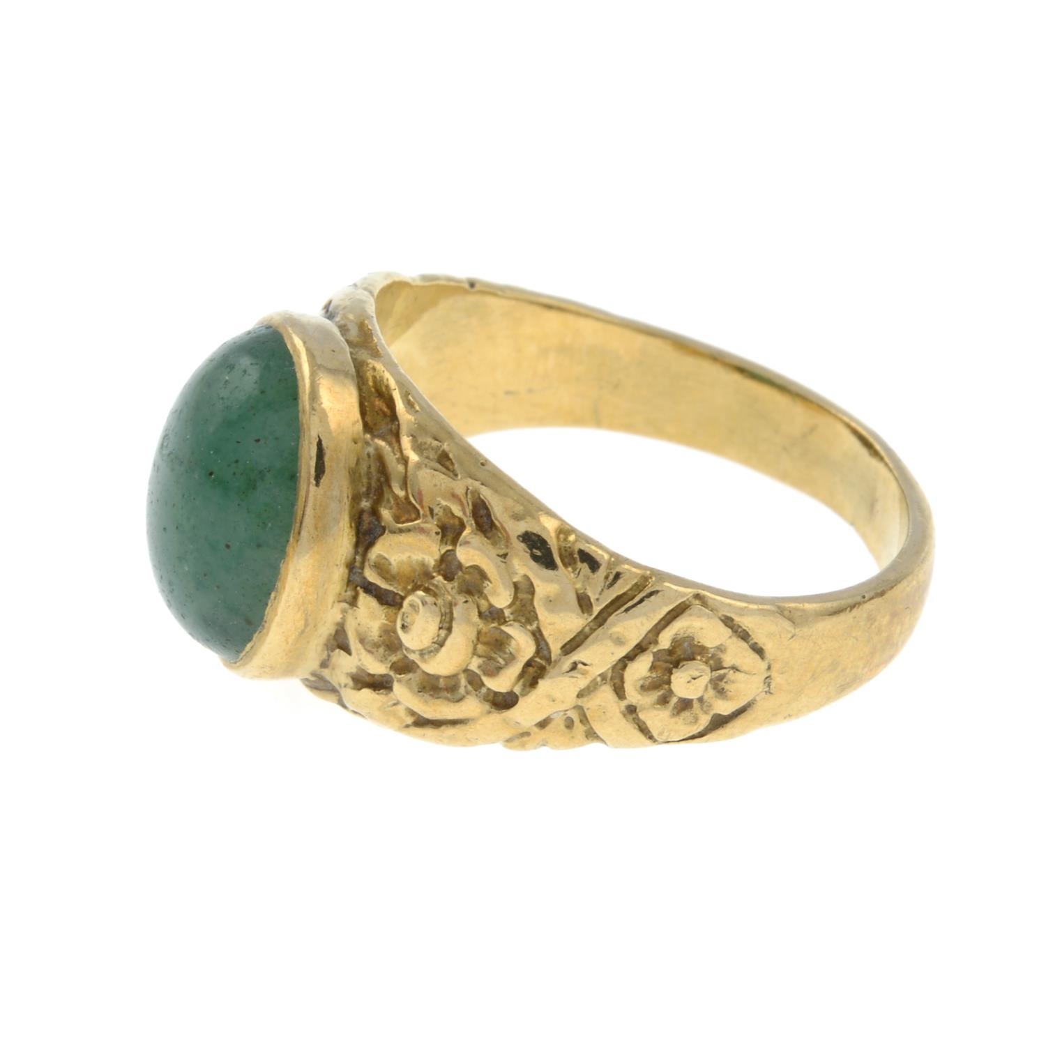 An aventurine cabochon ring.Stamped 9ct.Ring size K 1/2. - Image 2 of 3