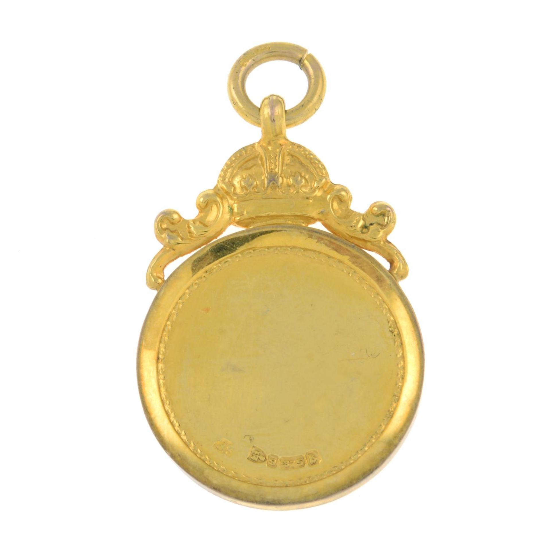 An early 20th century 9ct gold medallion pendant.Hallmarks for Chester, 1927. - Bild 2 aus 2