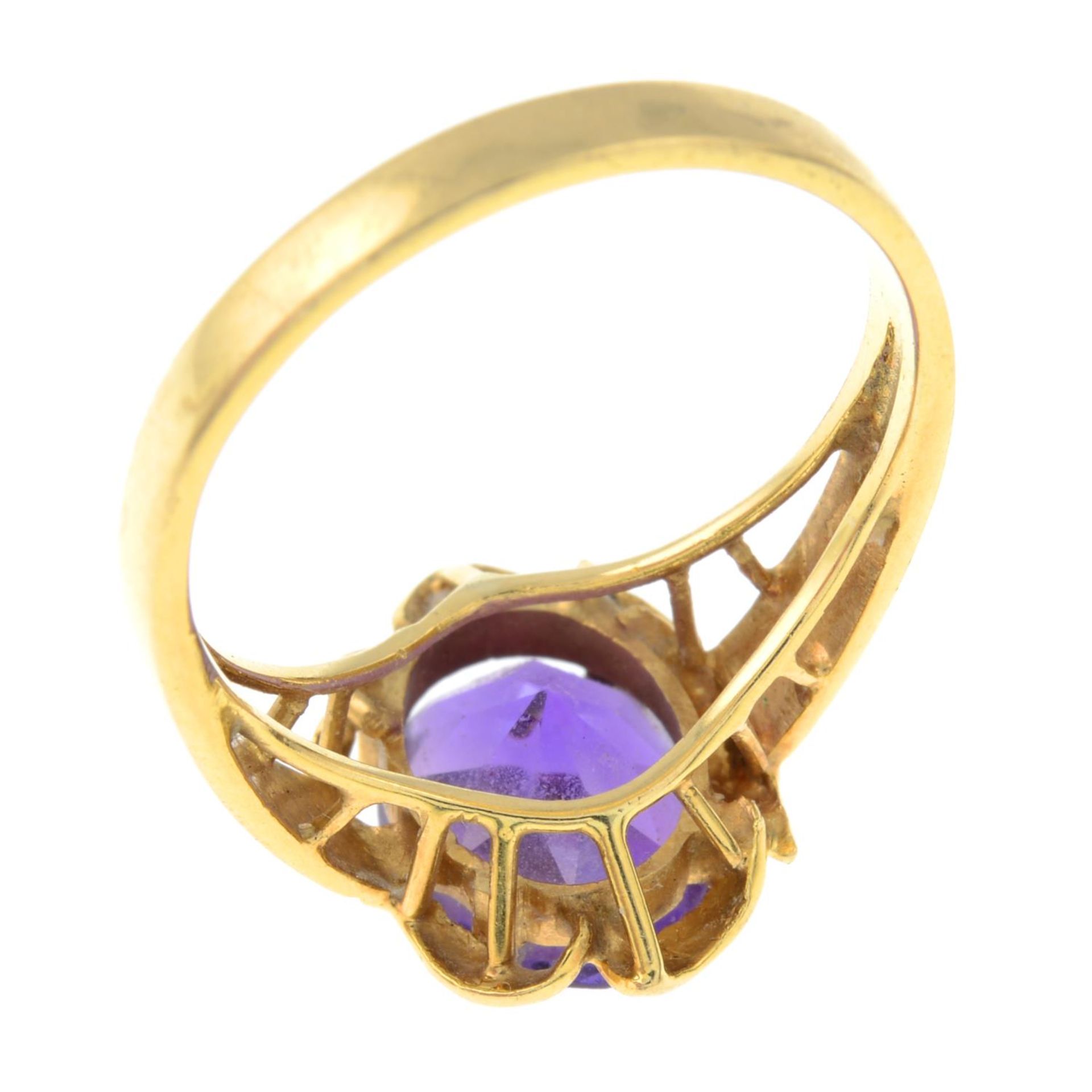 An amethyst dress ring.Stamped 18K 750. - Bild 3 aus 3