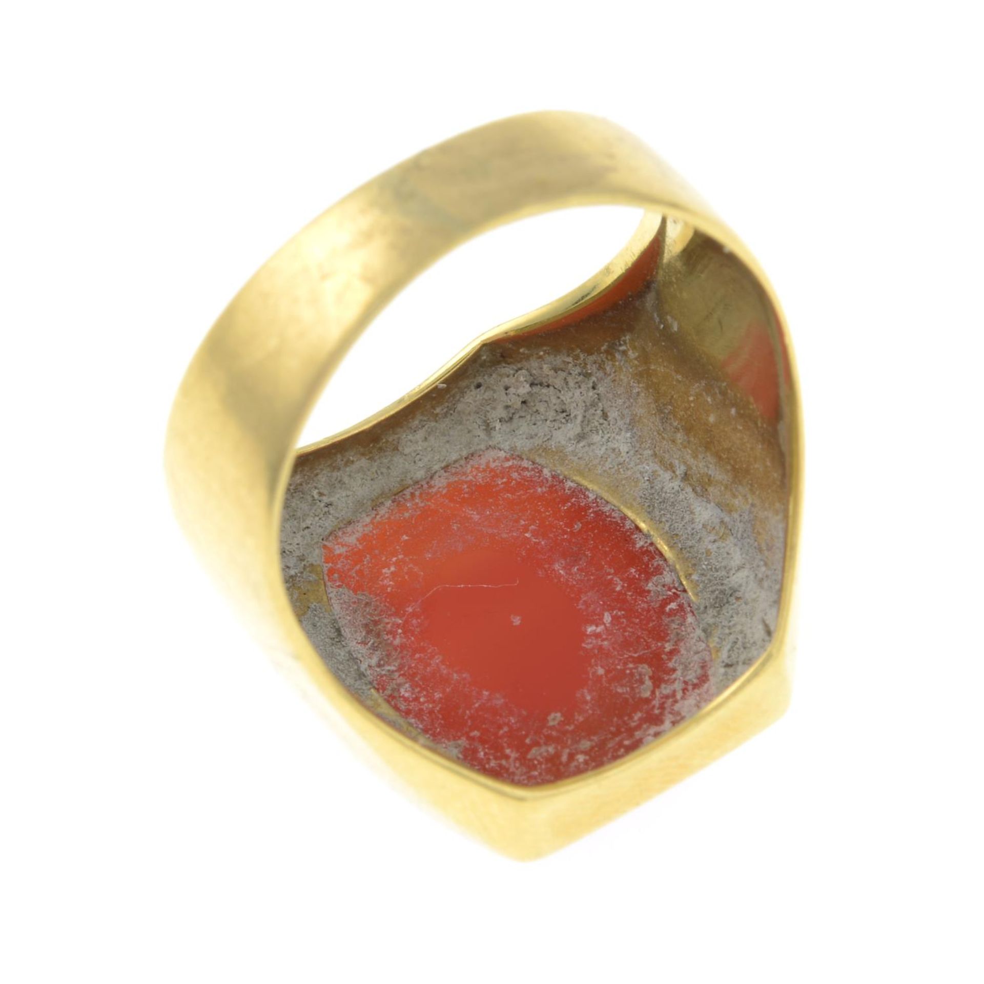 An 18ct gold carnelian signet ring.Import marks for 18ct gold. - Image 3 of 3
