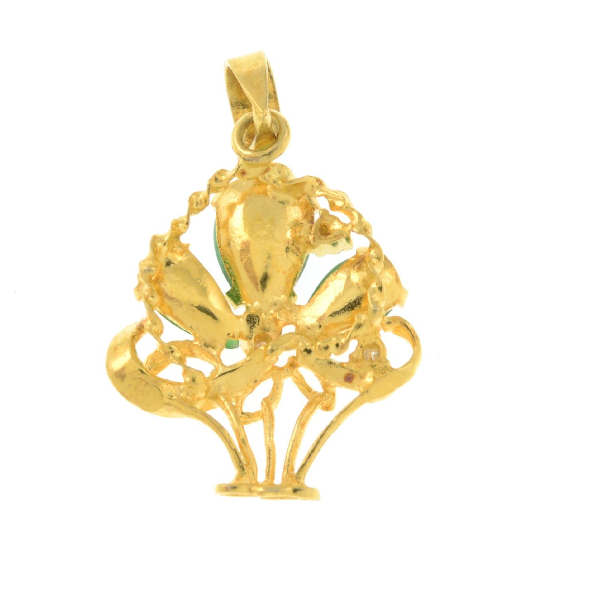 A jade pendant, designed to depict an openwork flower basket, with diamond accent.Stamped 750 18K. - Bild 2 aus 2