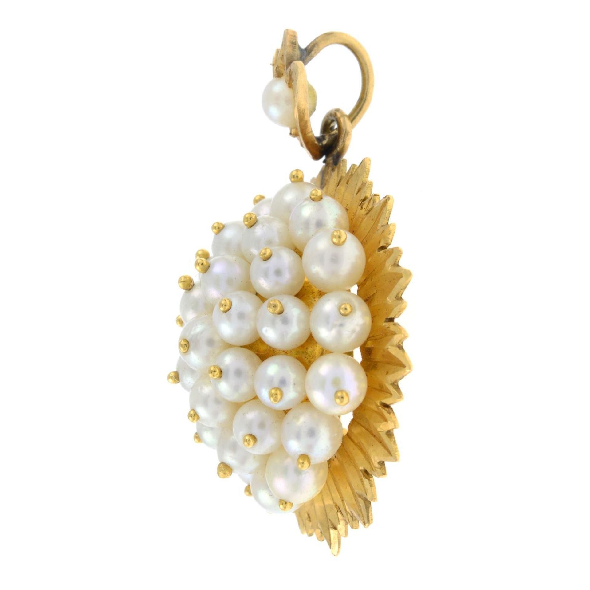 A seed pearl cluster pendant.Stamped 22C. - Bild 3 aus 3