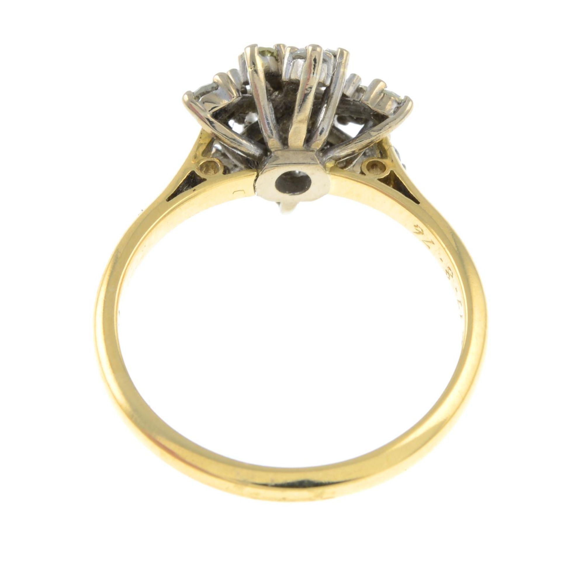 An 18ct gold brilliant-cut diamond star cluster ring.Estimated total diamond weight 0.40ct. - Bild 3 aus 3