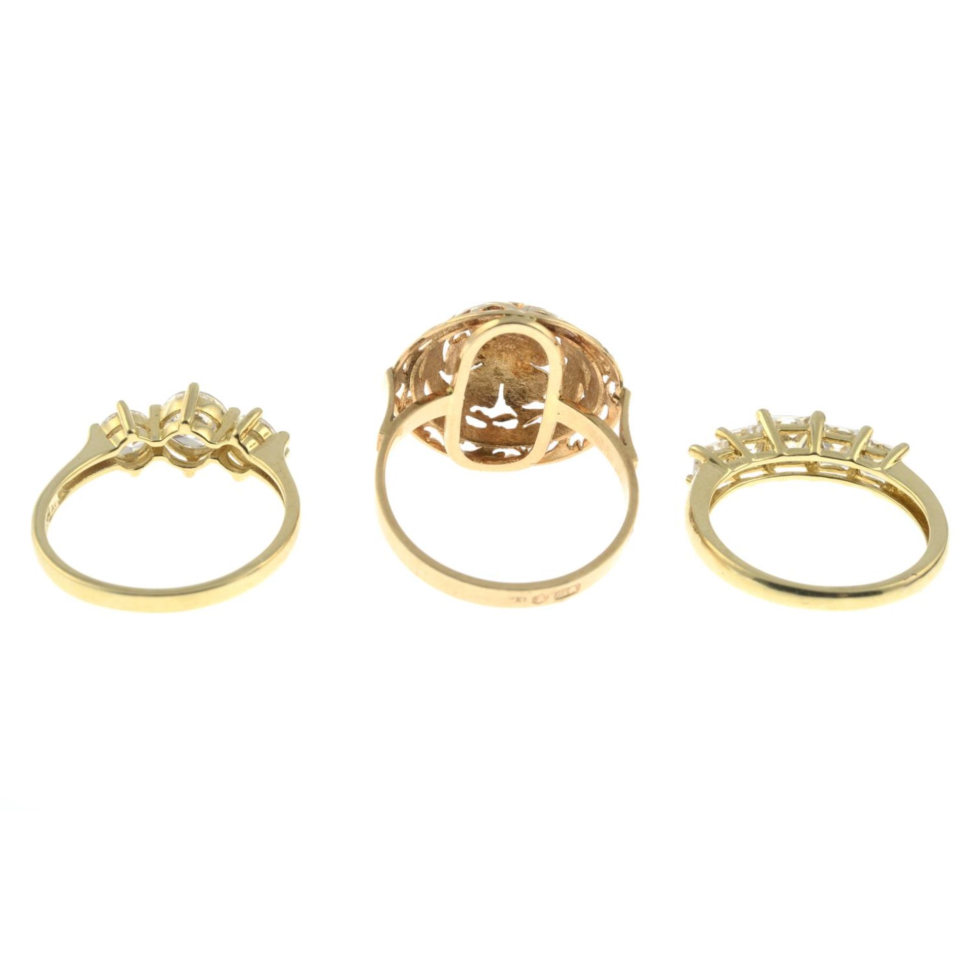 Two 14ct gold cubic zirconia rings, hallmarks for 14ct gold, ring sizes N1/2 and Q1/2, 6.2gms. - Bild 2 aus 2