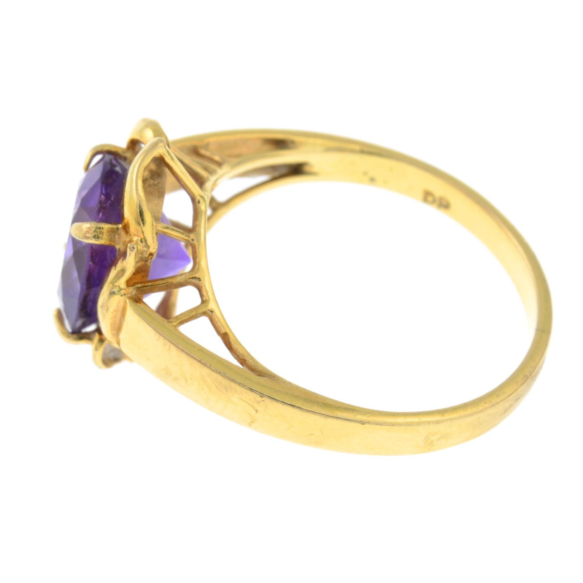 An amethyst dress ring.Stamped 18K 750. - Bild 2 aus 3