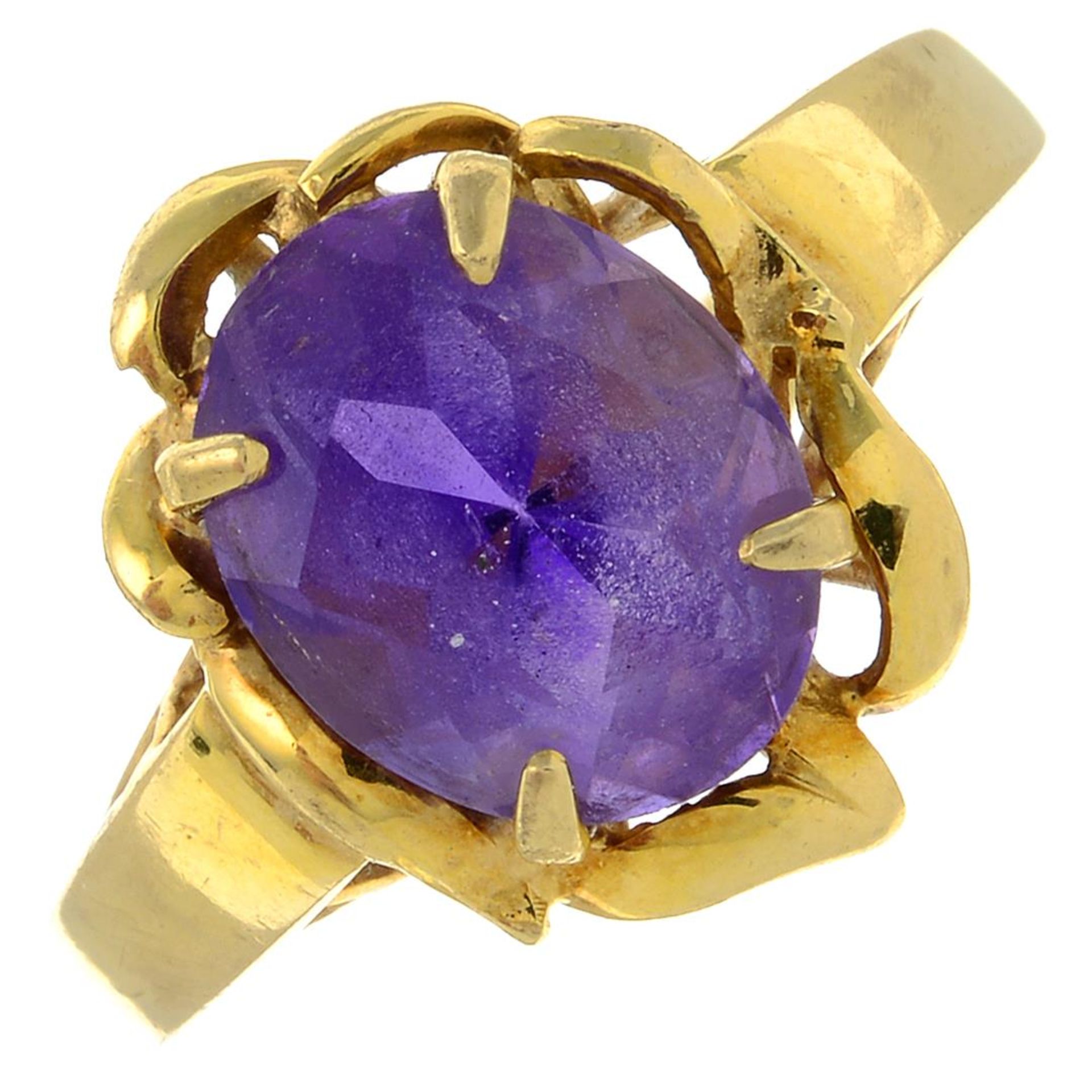 An amethyst dress ring.Stamped 18K 750.