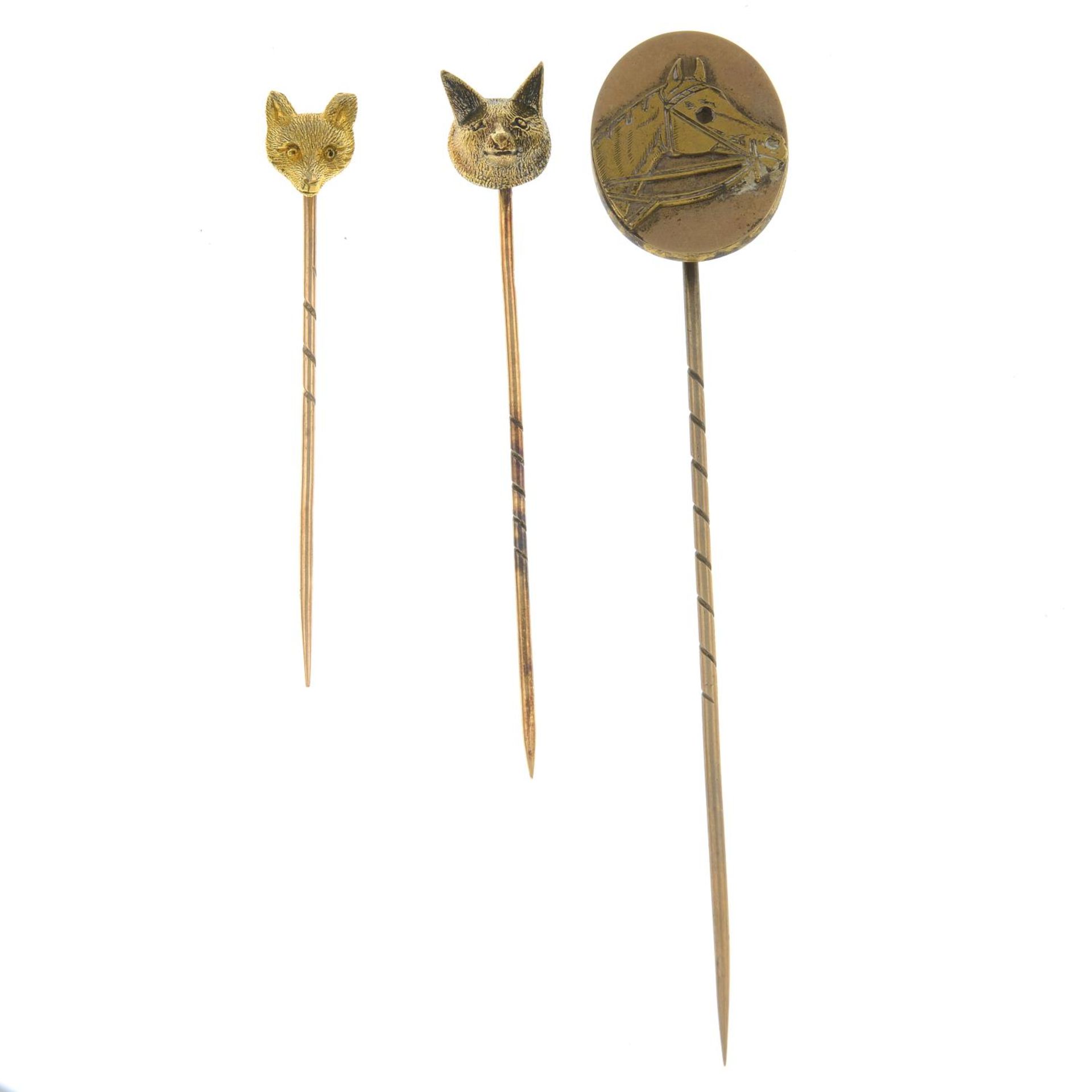 Fox head stickpin, length of stickpin head 1.1cms, 1.3gms. - Image 2 of 2