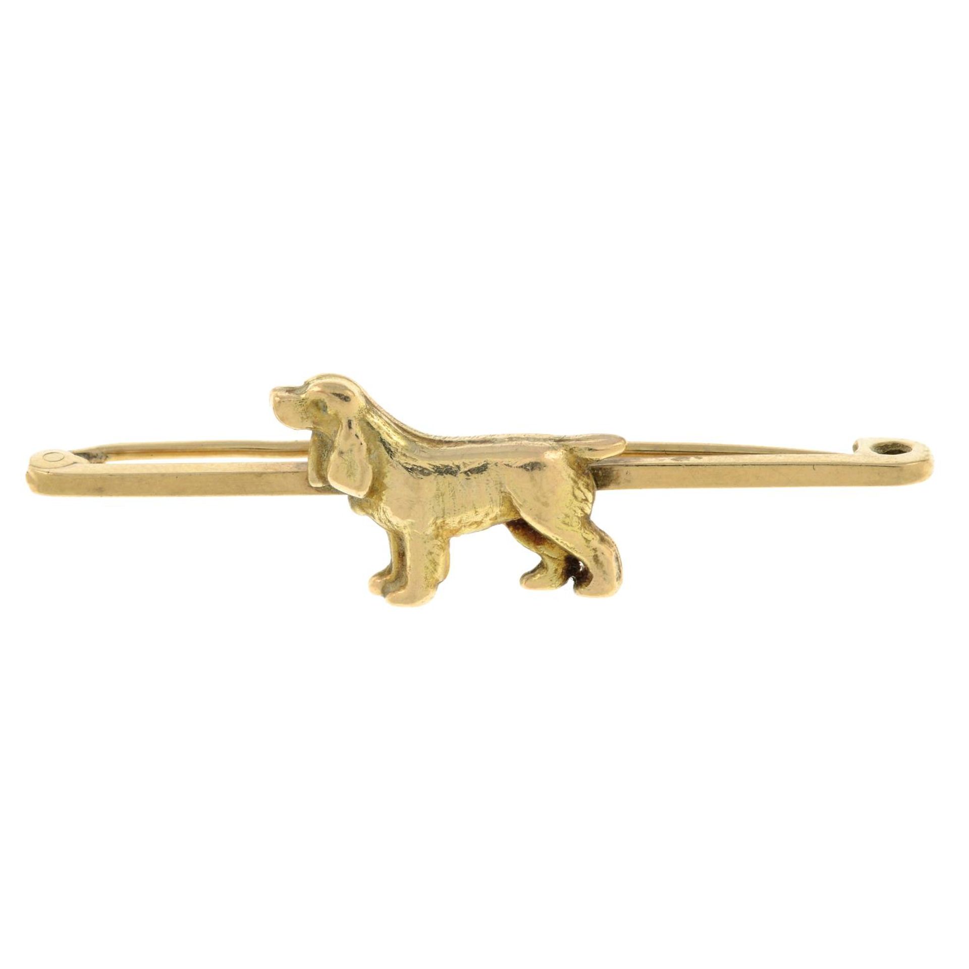 A mid 20th century 9ct gold cocker spaniel brooch.Stamped 9ct.Length 5.1cms.