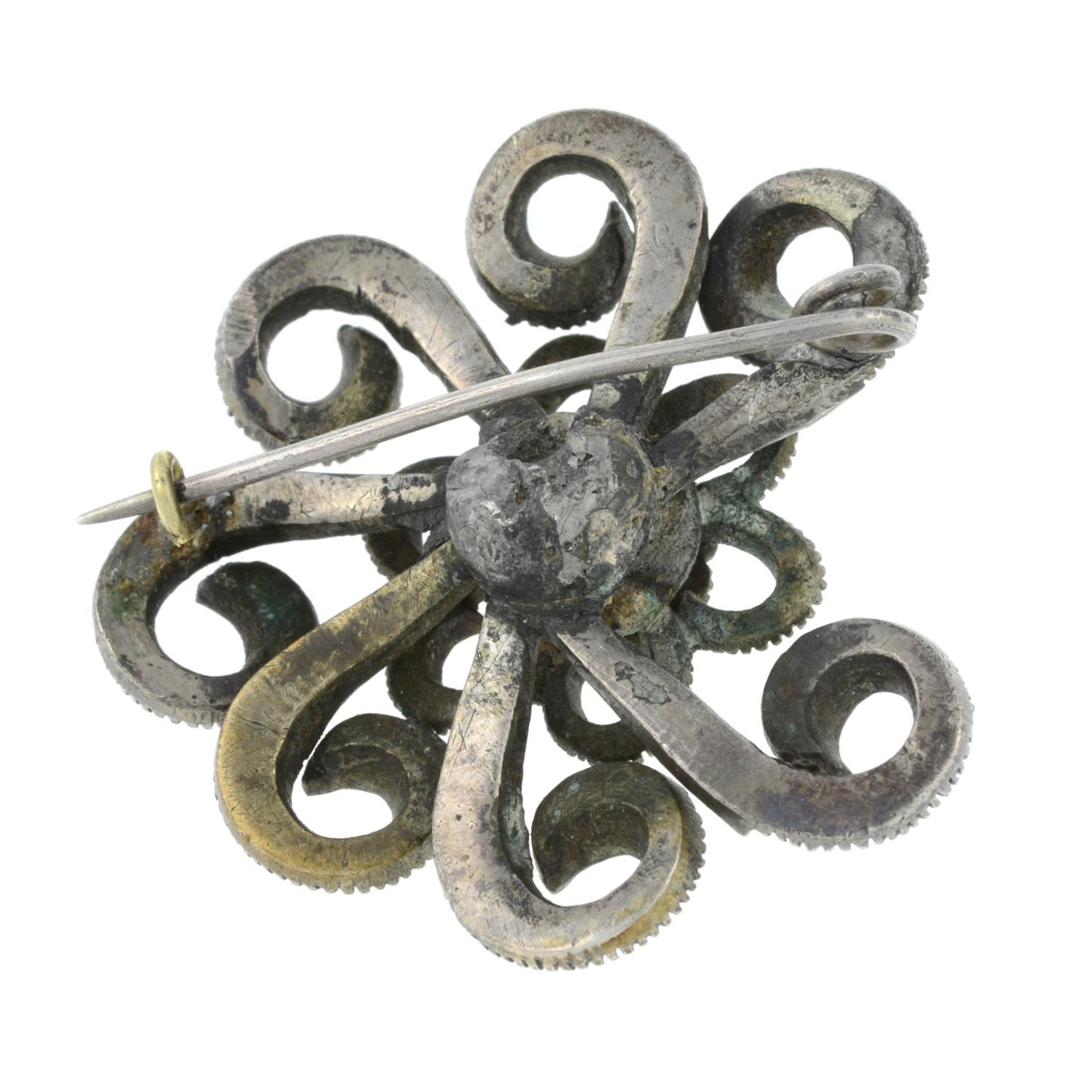 A Georgian silver rose-cut diamond brooch.Length 4.2cms. - Bild 2 aus 2