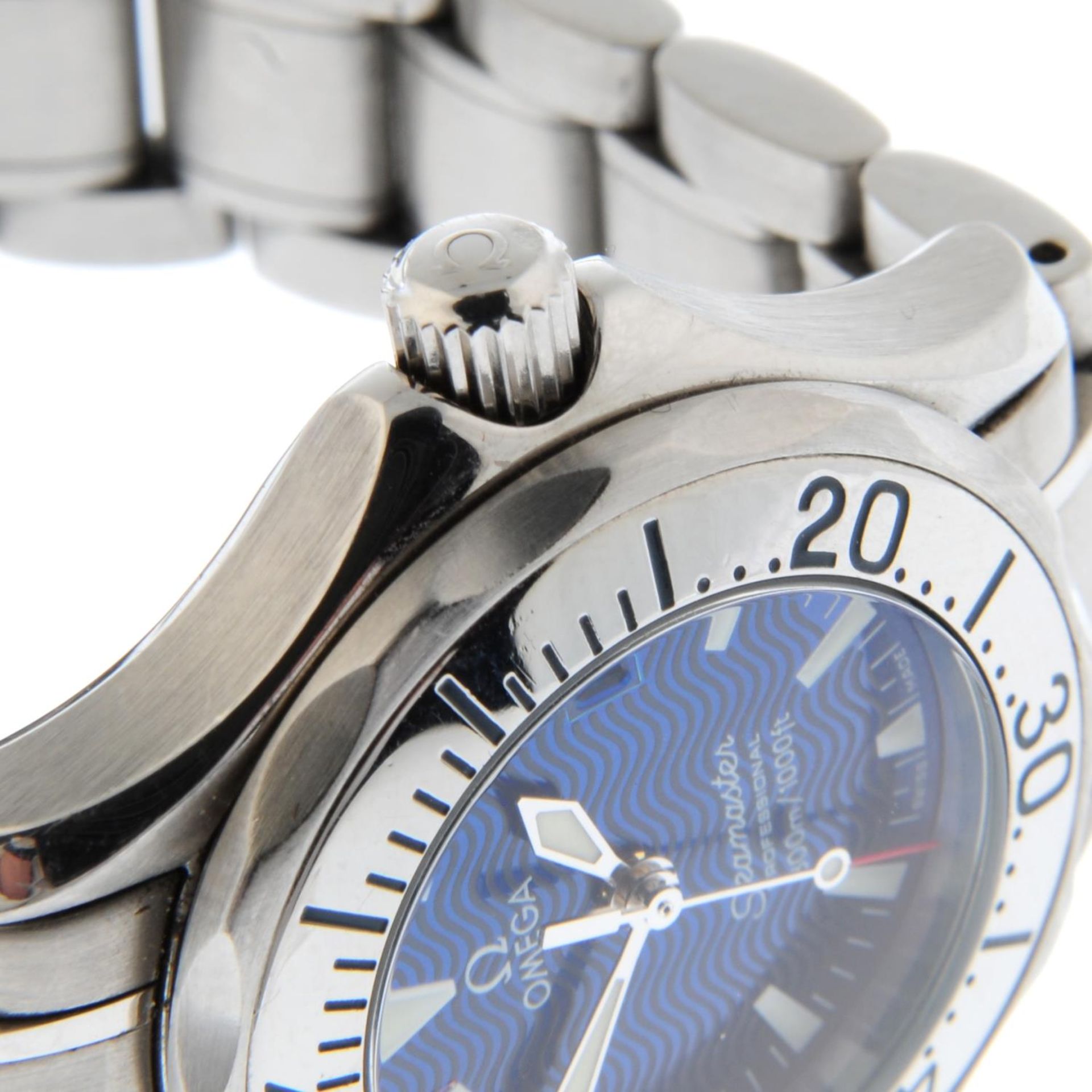 OMEGA - a Seamaster Professional 300M bracelet watch. - Bild 5 aus 5