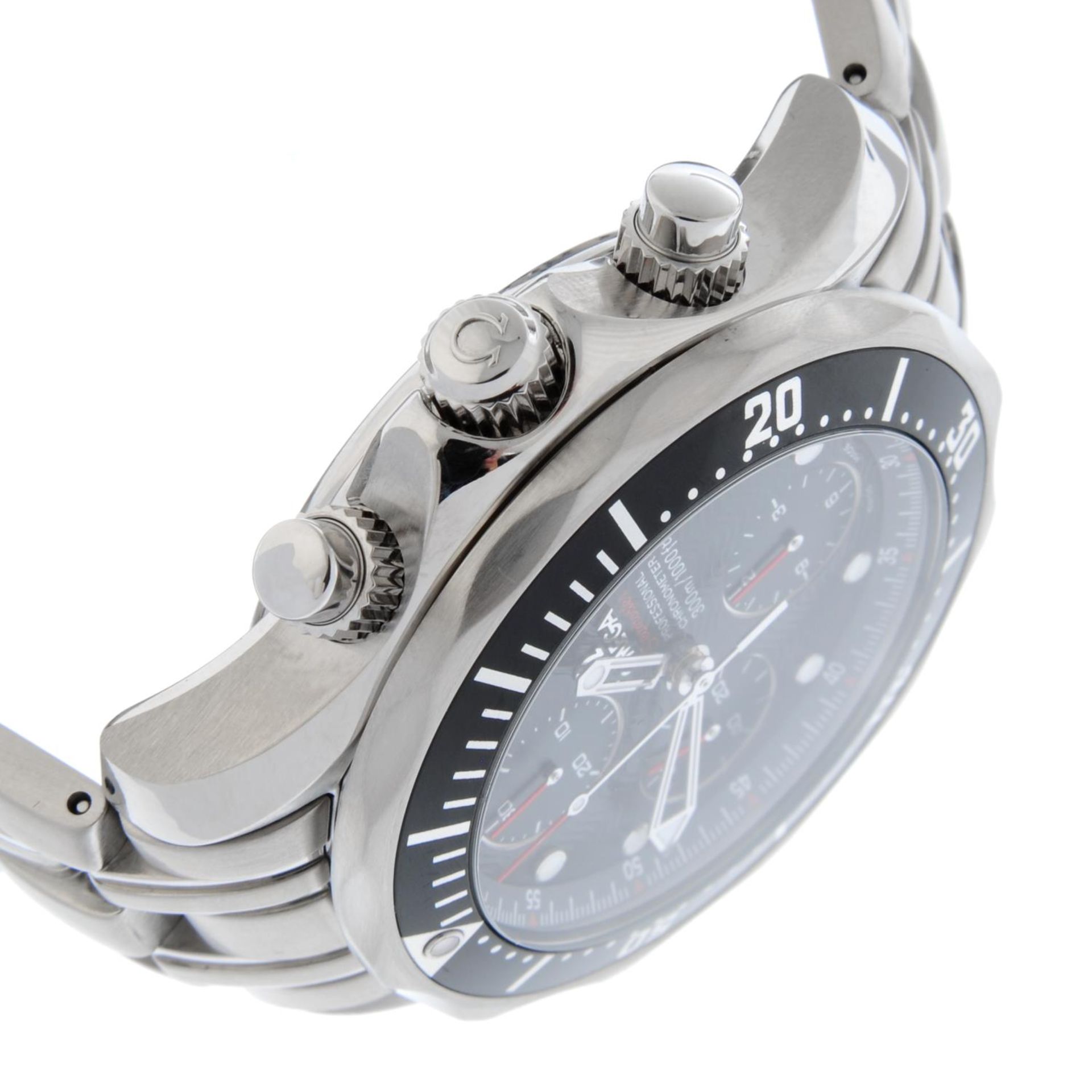 OMEGA - a Seamaster Professional 300M chronograph bracelet watch. - Bild 4 aus 5