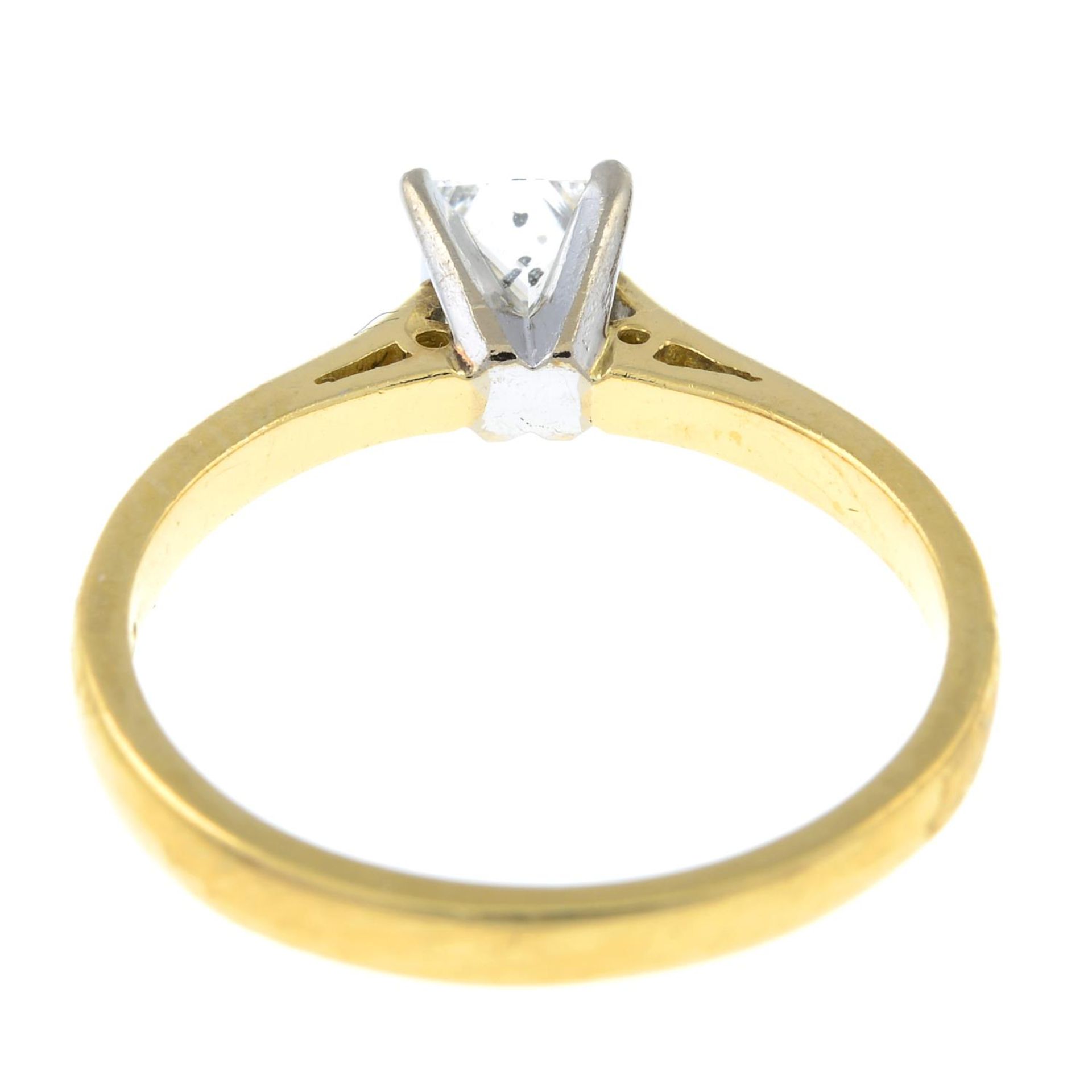 An 18ct gold square-shape diamond single-stone ring.Estimated diamond weight 0.40ct, - Bild 3 aus 3