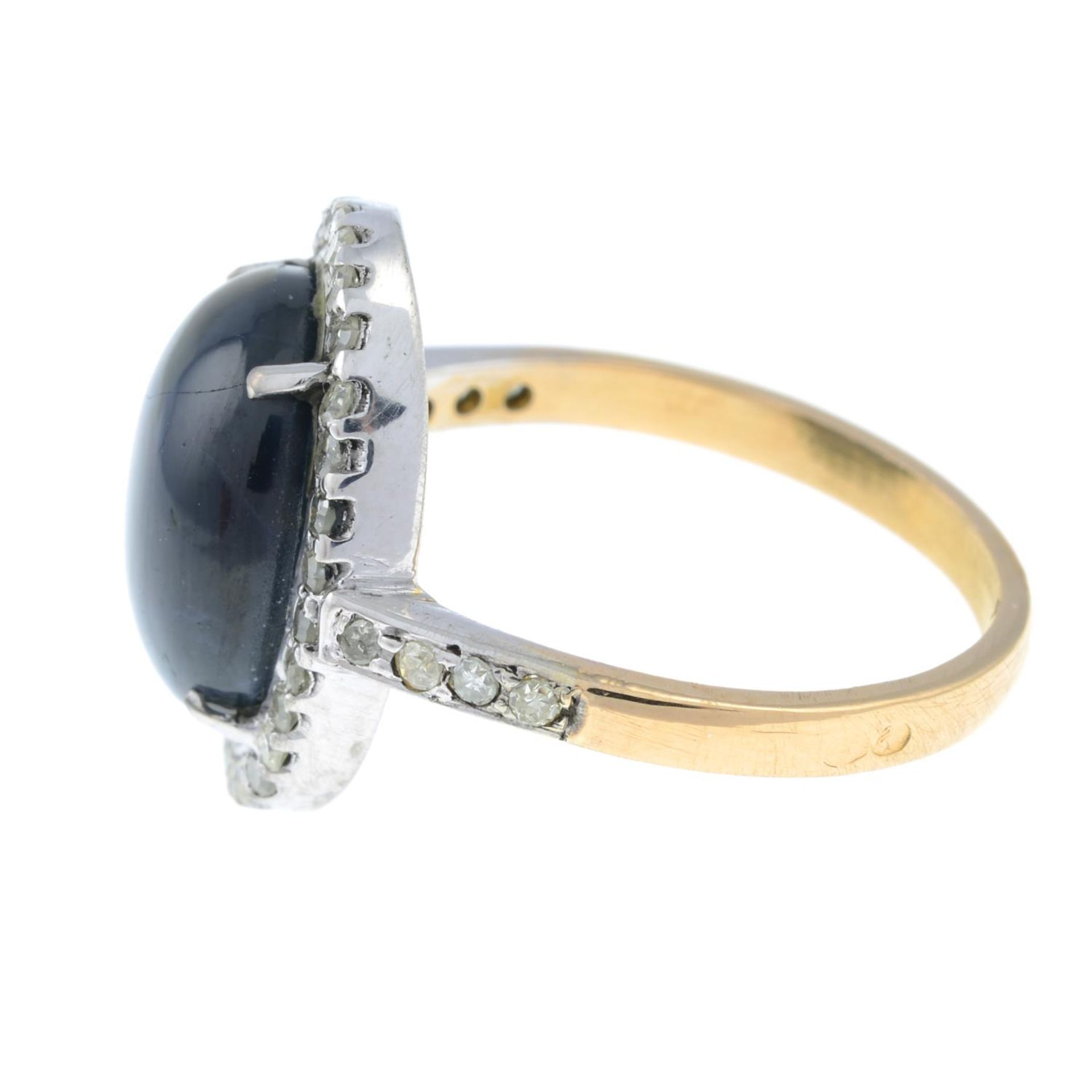 A star sapphire cabochon and single-cut diamond cluster ring.Star sapphire weight 7.52cts.Estimated - Bild 2 aus 3