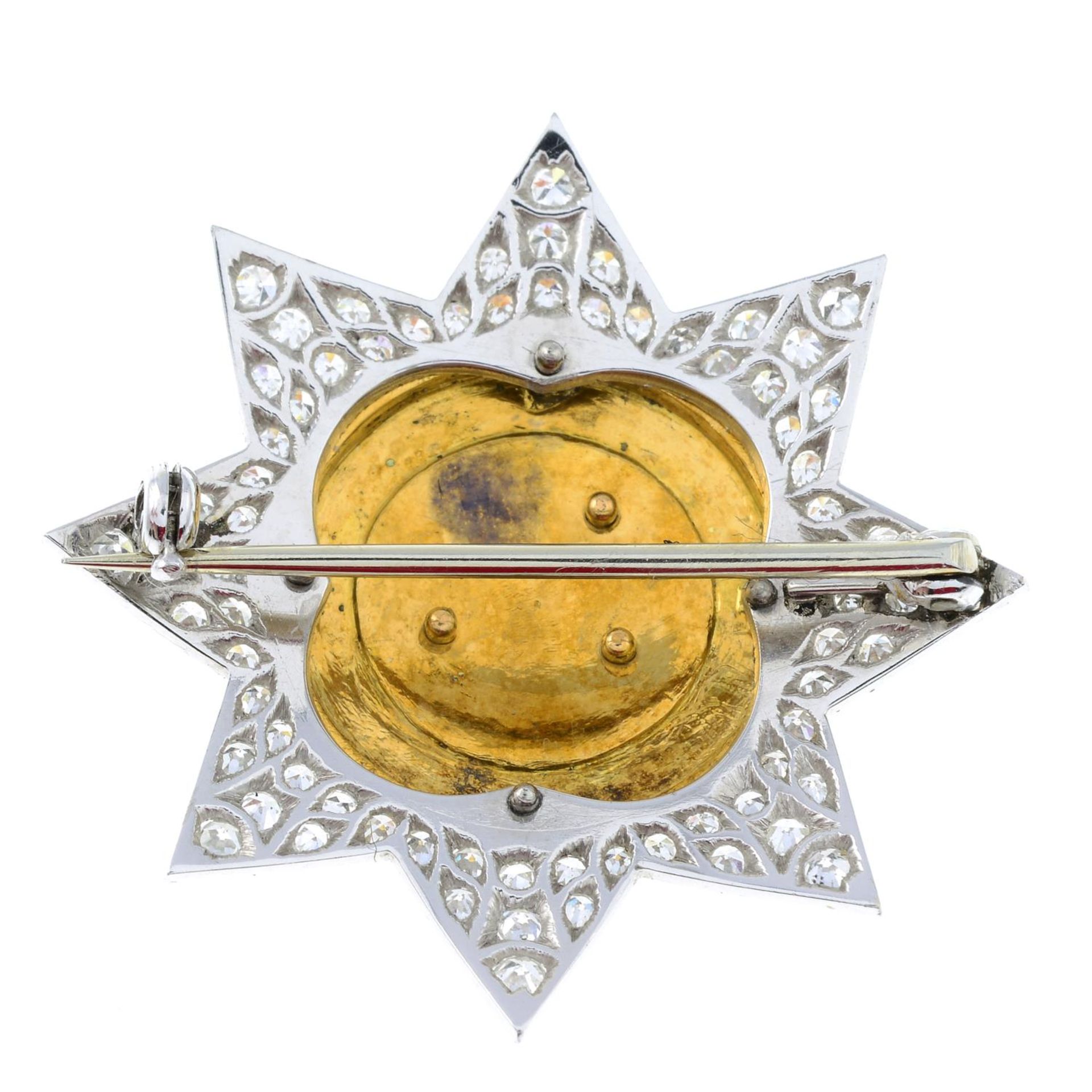 A mid 20th century single-cut diamond and enamel Royal Lincolnshire Regiment brooch.Estimated total - Bild 2 aus 2