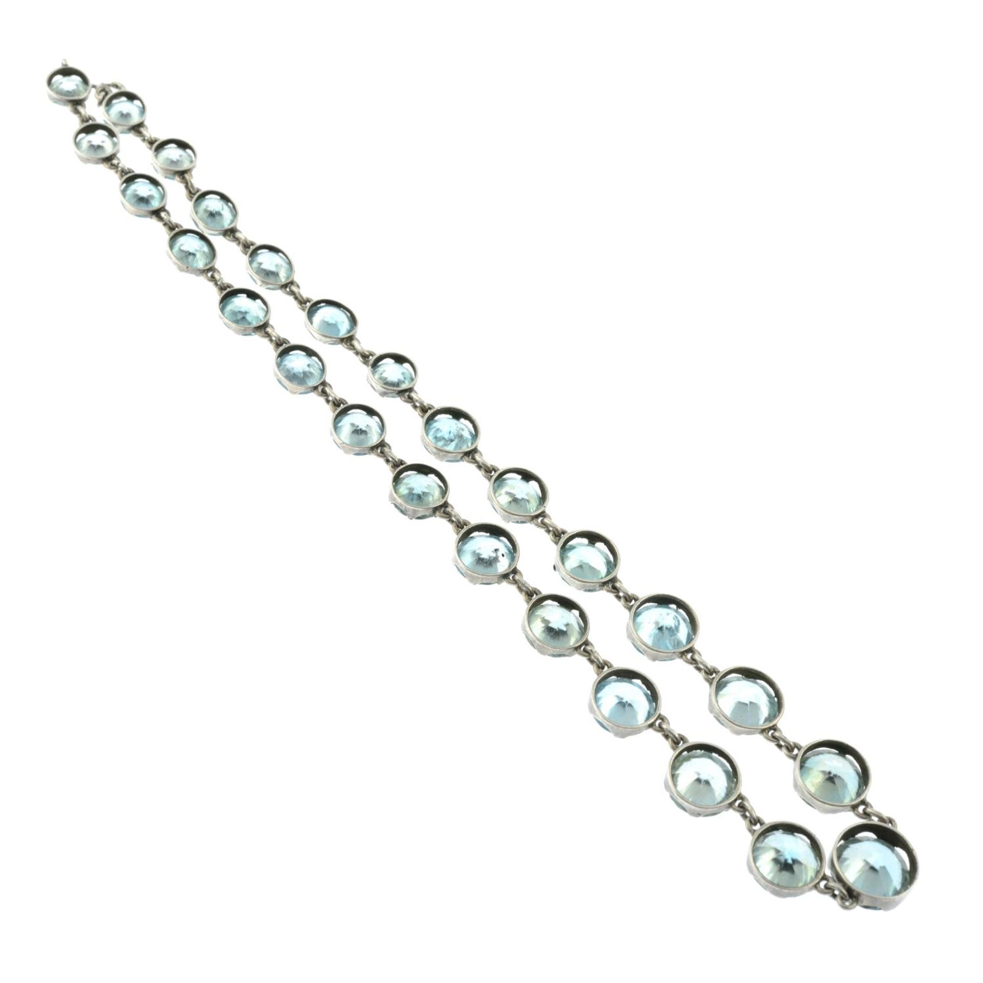 A mid 20th century silver graduated blue zircon riviere necklace.Principal zircon calculated weight - Bild 3 aus 3