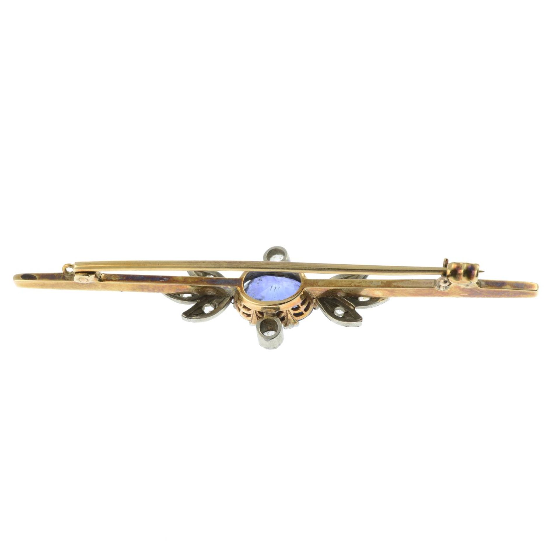 An early 20th century sapphire and vari-cut diamond brooch.Sapphire calculated weight 2.18cts, - Bild 2 aus 3