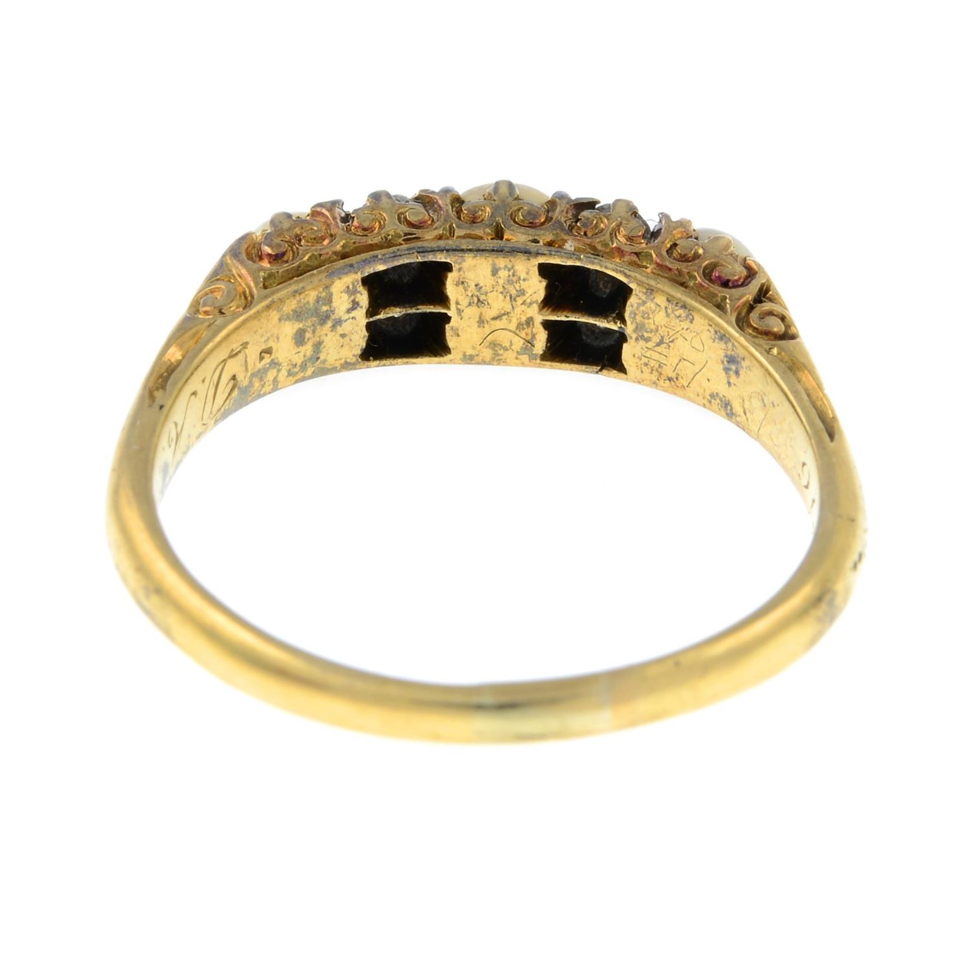 A late 19th century 18ct gold split pearl and old-cut diamond dress ring.Estimated total diamond - Bild 3 aus 3