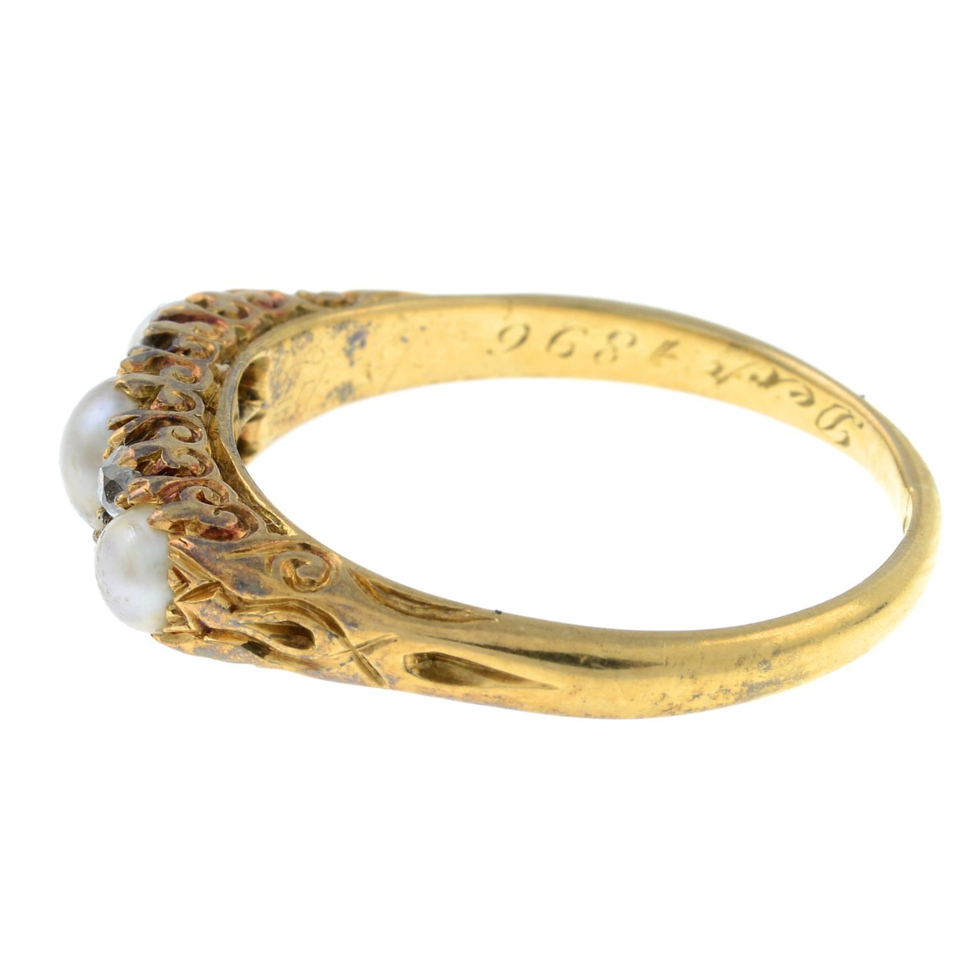 A late 19th century 18ct gold split pearl and old-cut diamond dress ring.Estimated total diamond - Bild 2 aus 3