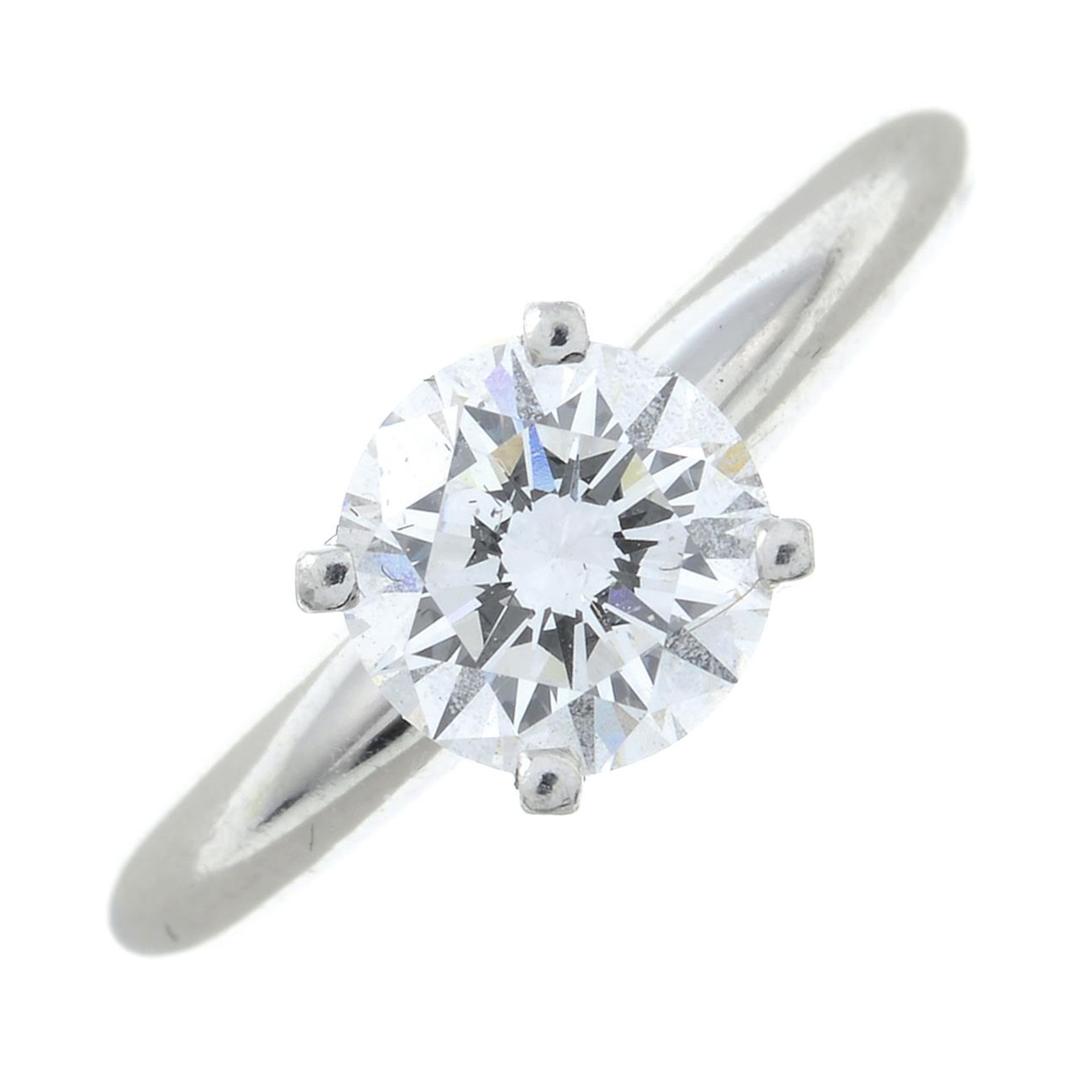 A brilliant-cut diamond single-stone ring.Estimated total diamond weight 1ct,