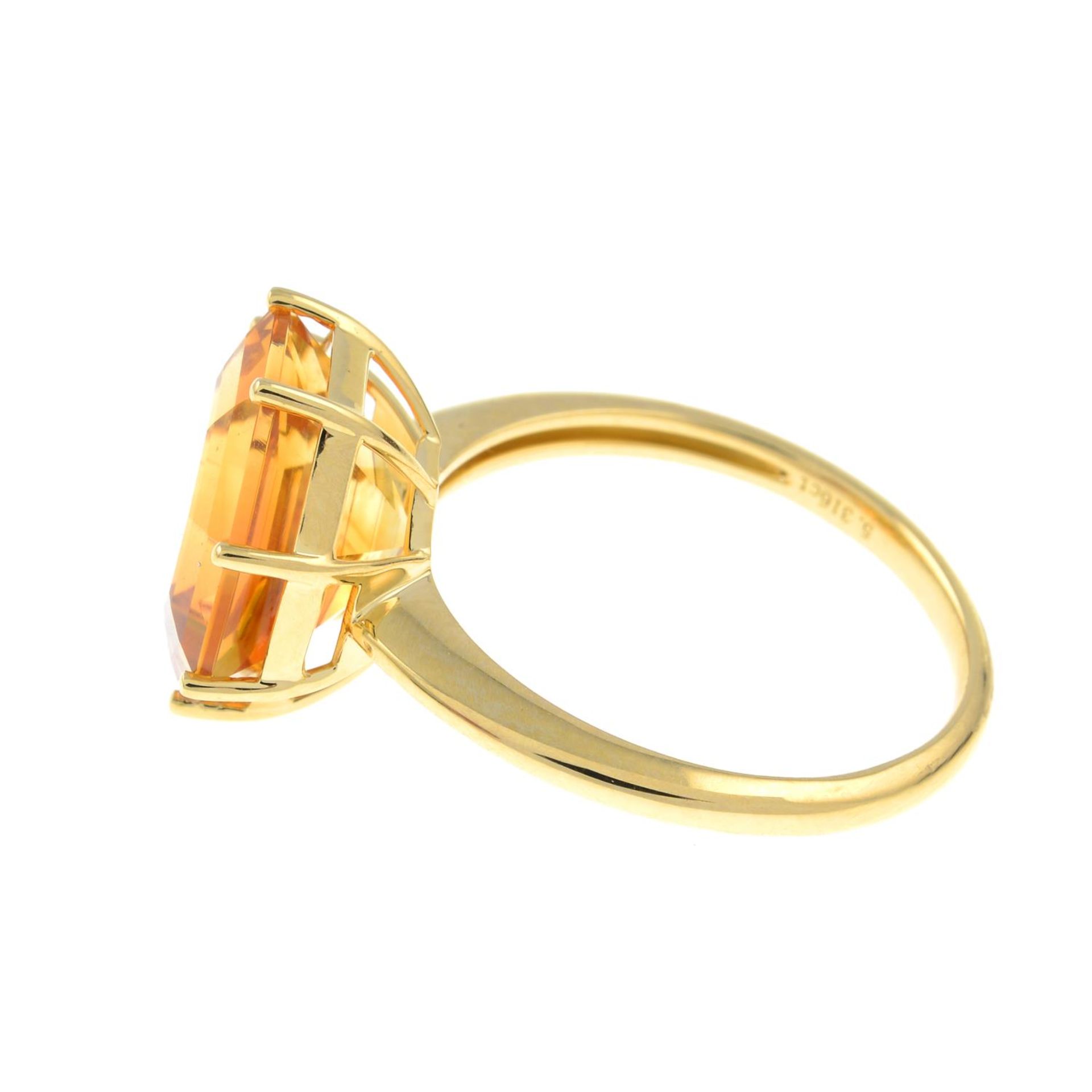 A citrine single-stone ring.Citrine weight 5.31cts.Stamped 750.Ring size M1/2. - Bild 2 aus 3