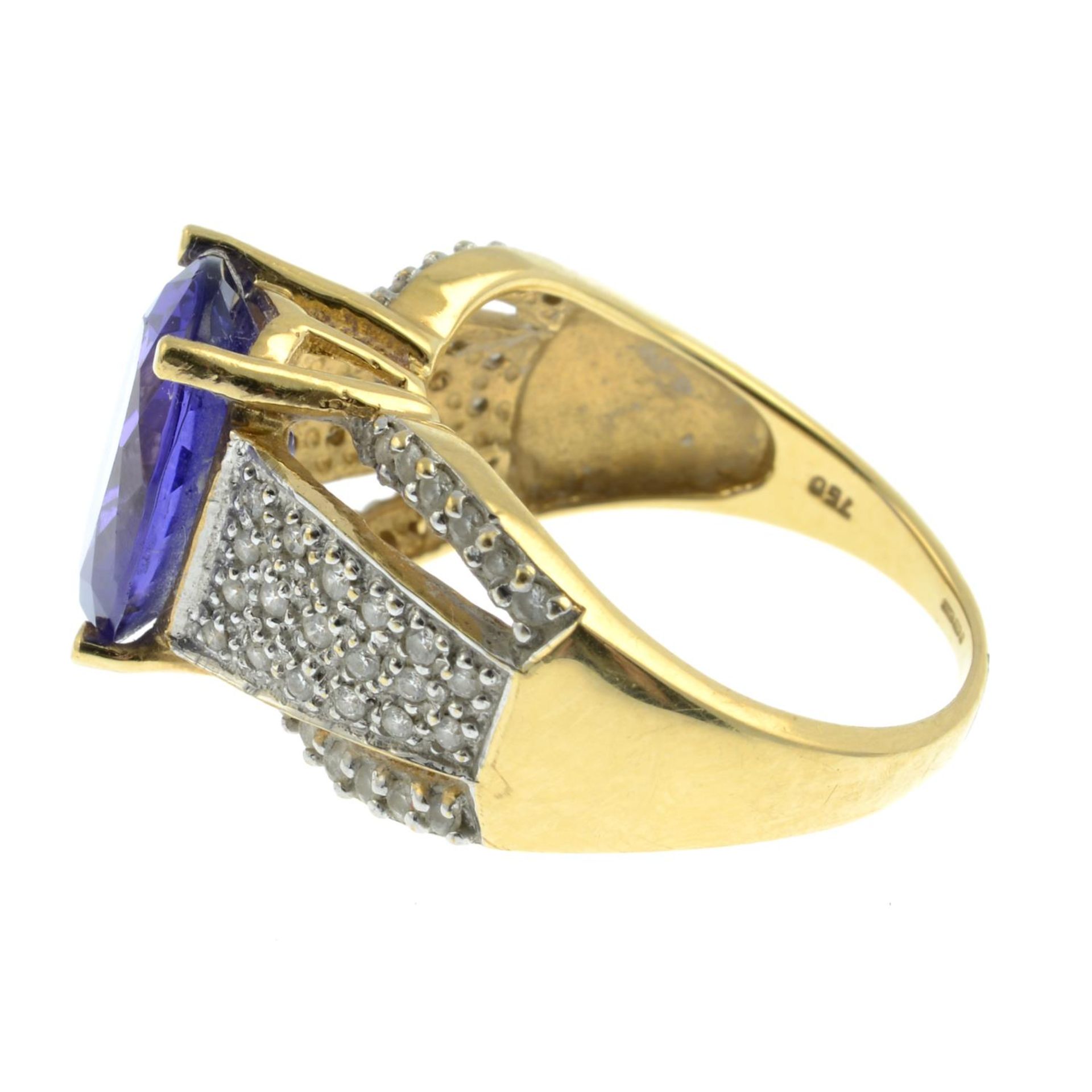 An 18ct gold tanzanite and brilliant-cut diamond dress ring.Tanzanite calculated weight 4.17cts, - Bild 3 aus 3