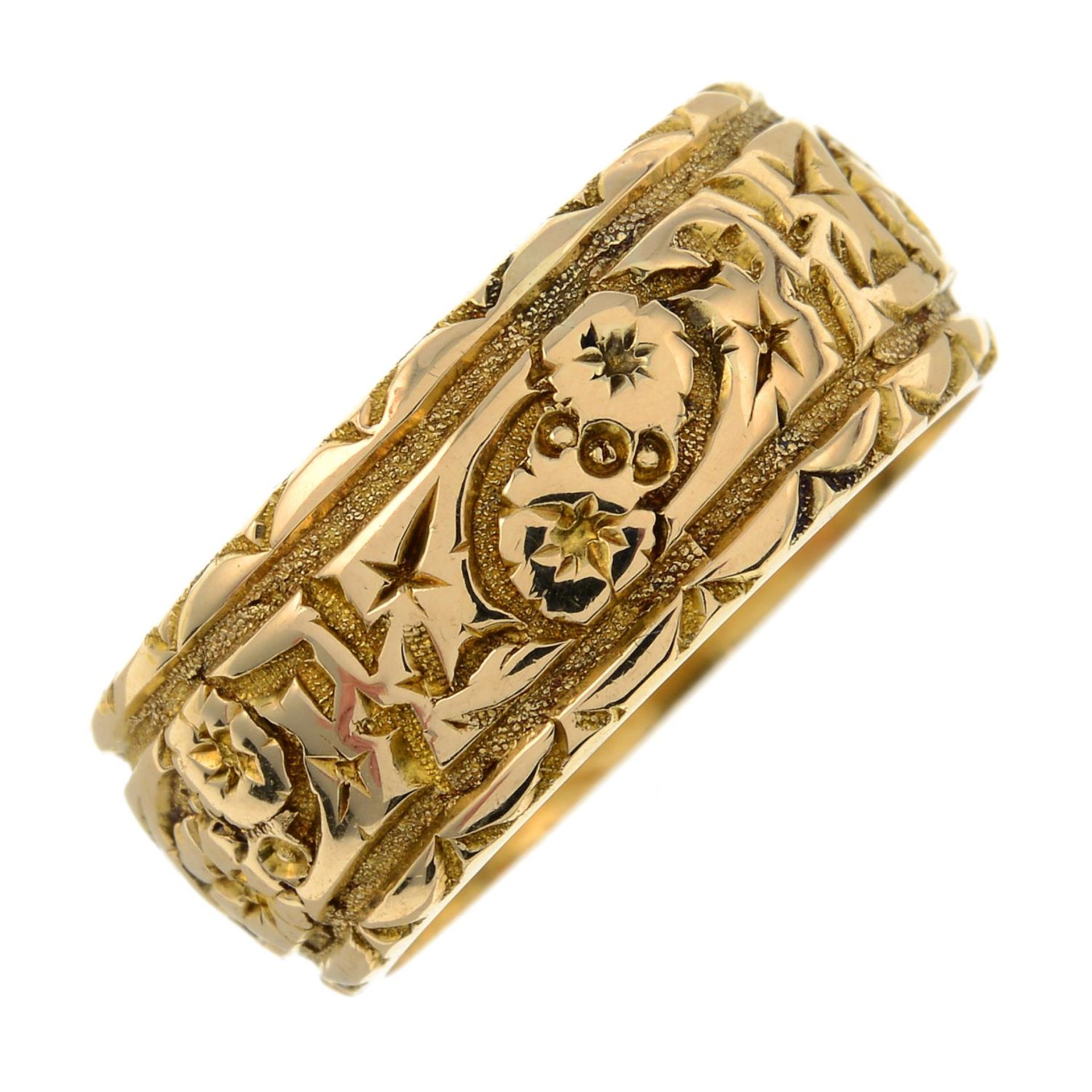An Edwardian 18ct gold band ring.Hallmarks for Chester, 1904.Ring size P.
