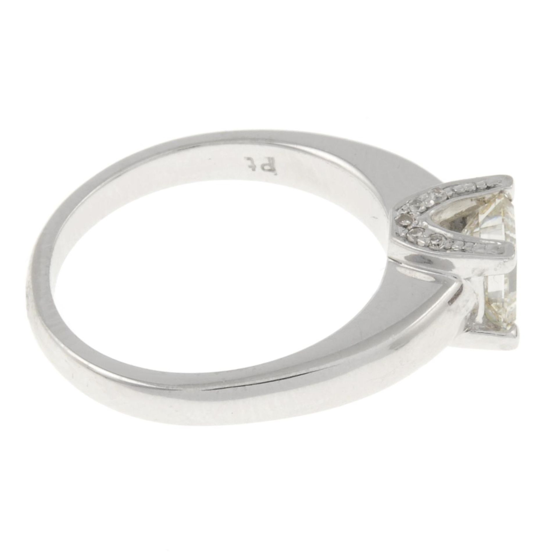 A square-shape diamond single-stone ring.Estimated diamond weight 0.75ct, - Bild 3 aus 4