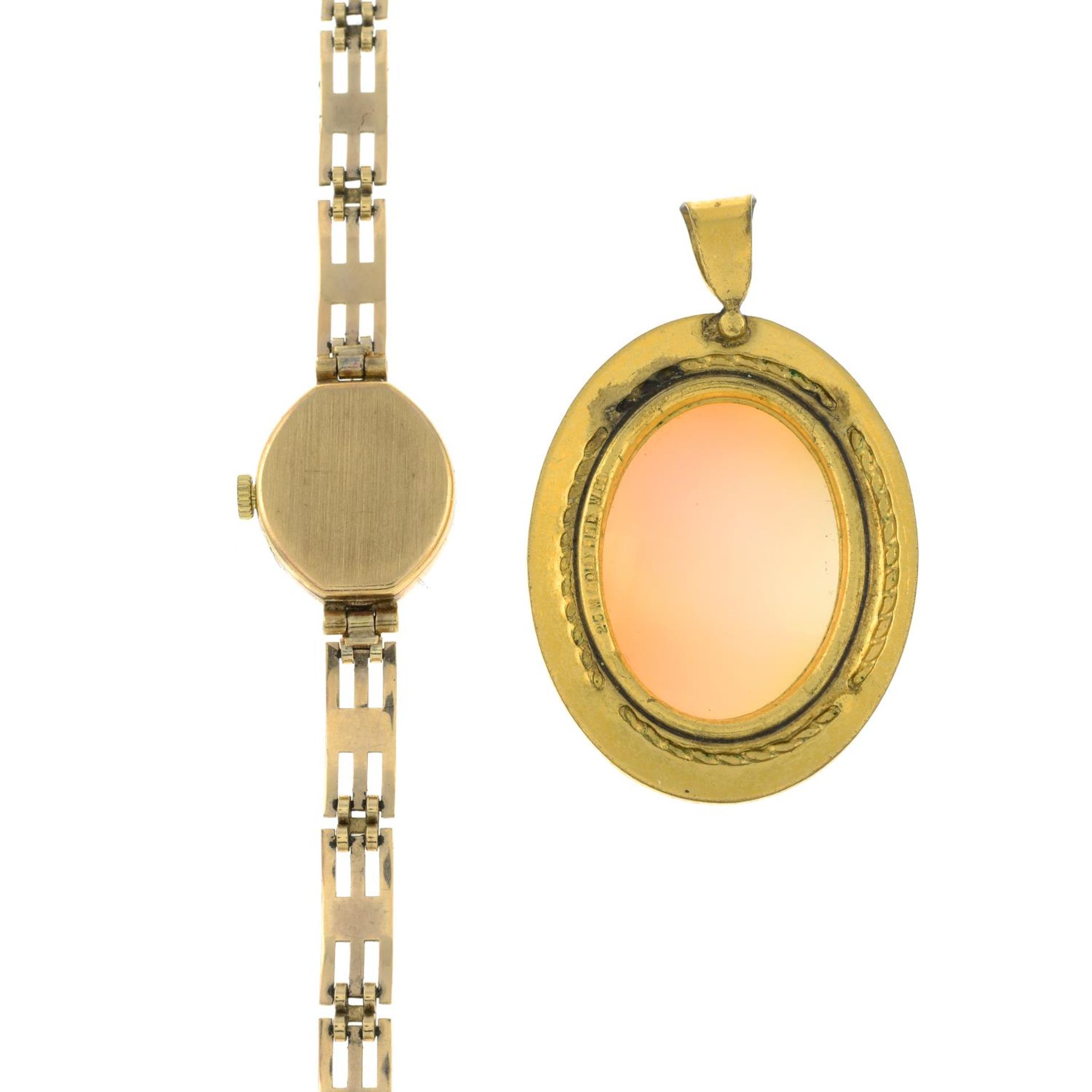 A lady's 9ct gold wrist watch, hallmarks for 9ct gold, length 17.5cms, total weight 10.1gms. - Bild 2 aus 3