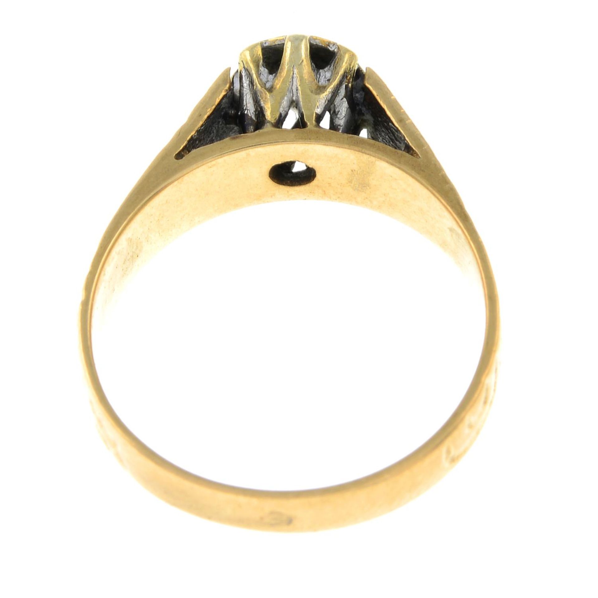 A 9ct gold brilliant-cut diamond single-stone ring.Estimated diamond weight 0.10ct, - Bild 3 aus 3
