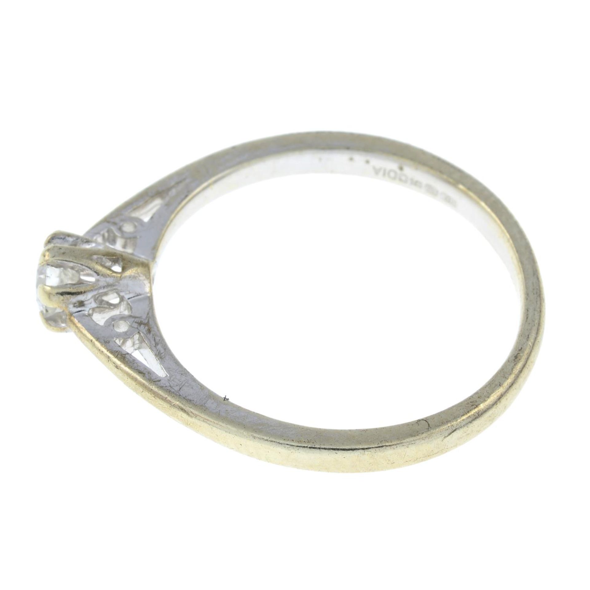 A 9ct gold brilliant-cut diamond single-stone ring.Diamond weight 0.20ct, - Bild 2 aus 3