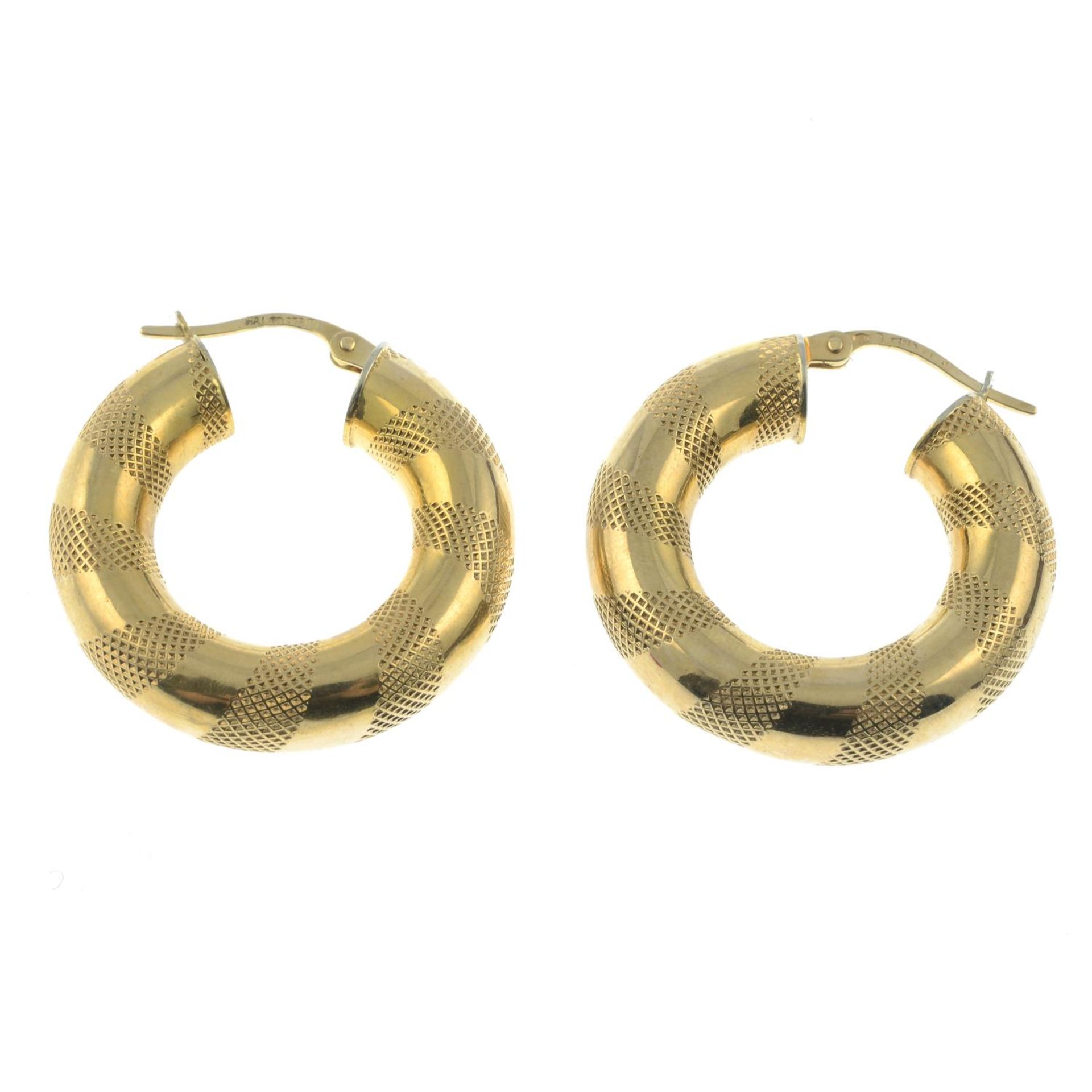 A pair of 18ct gold textured hoop earrings.Impost marks for Sheffield.Length 2.7cms. - Bild 2 aus 2