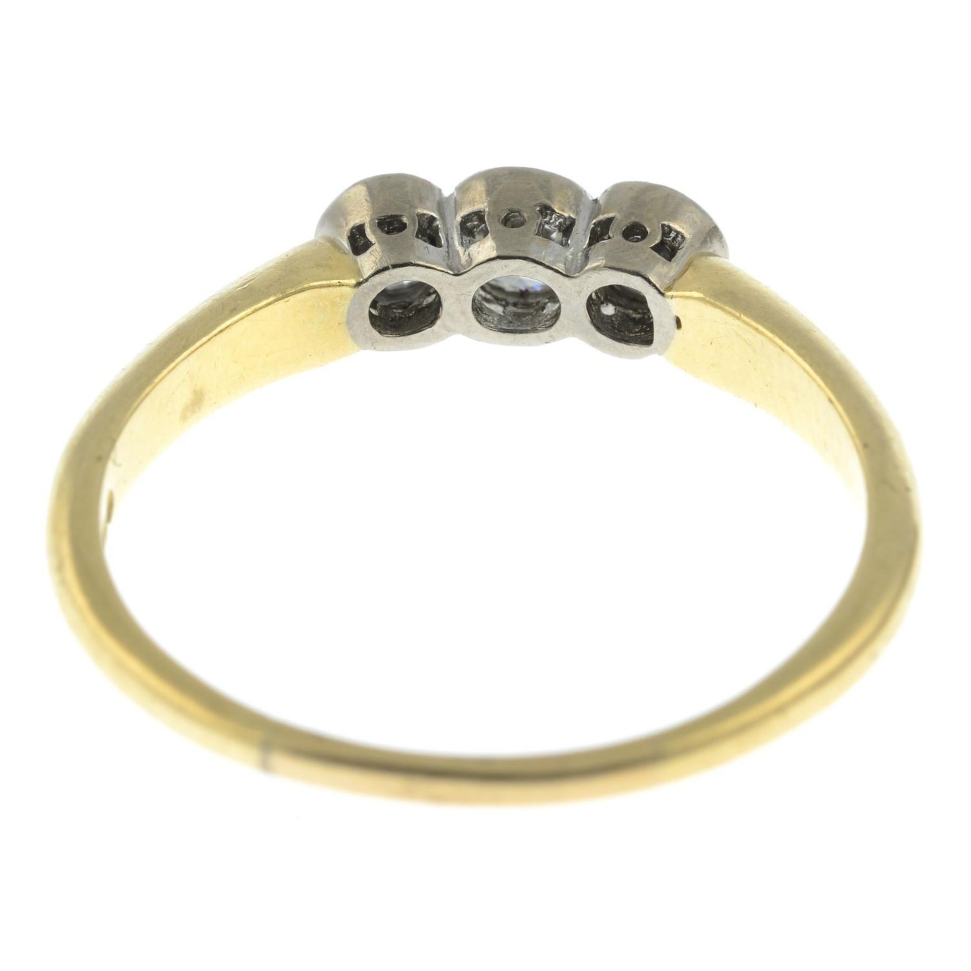 An 18ct gold brilliant-cut diamond three-stone ring.Estimated total diamond weight 0.50ct, - Bild 3 aus 3