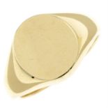 A 9ct gold signet ring.