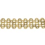 A 9ct gold circular-chain link bracelet.