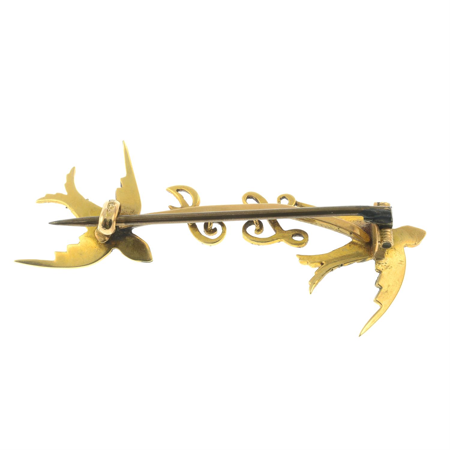 An early 20th century 15ct gold split pearl swallow bird initial bar brooch. - Image 2 of 2