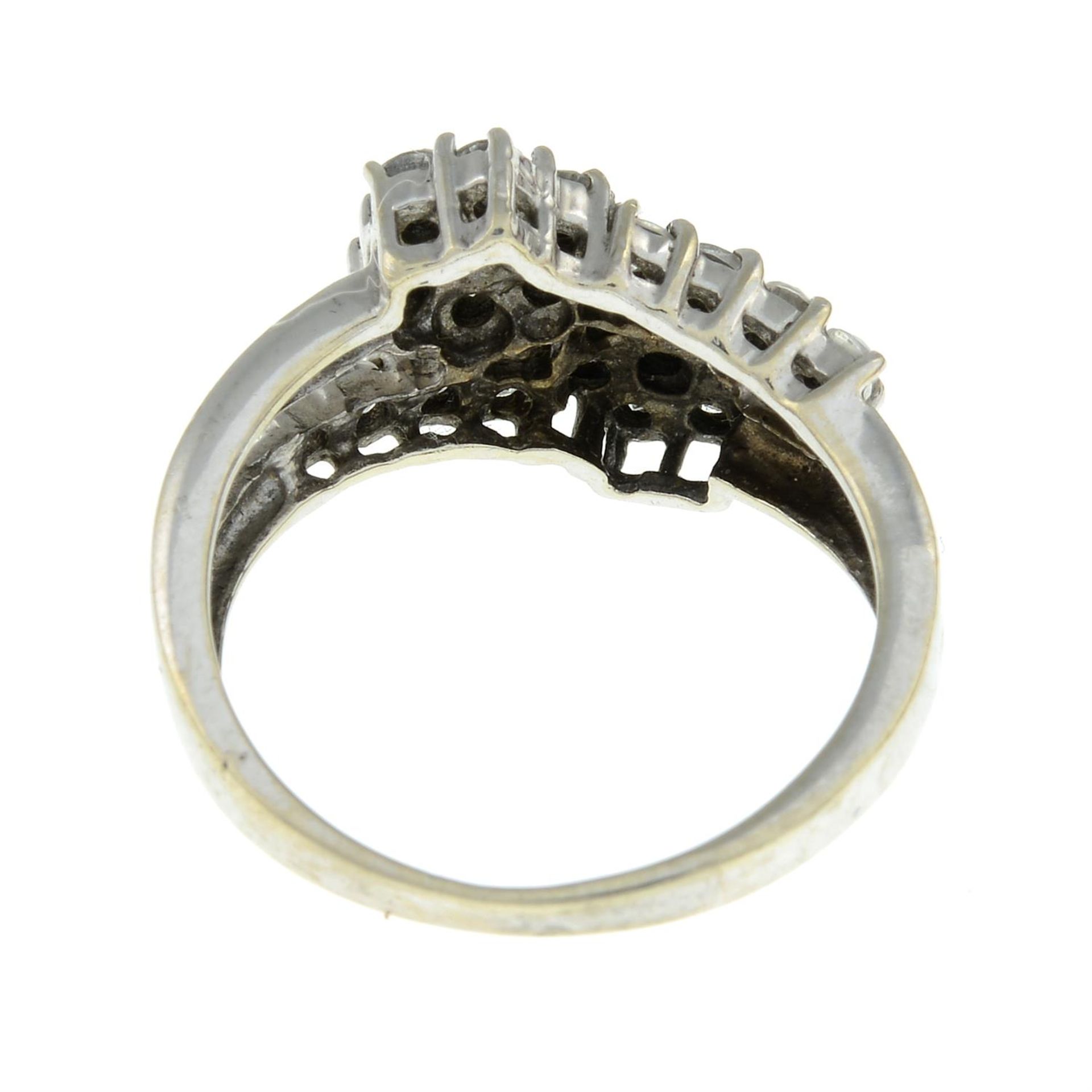 A 9ct gold cubic zirconia cluster crossover ring. - Image 3 of 3