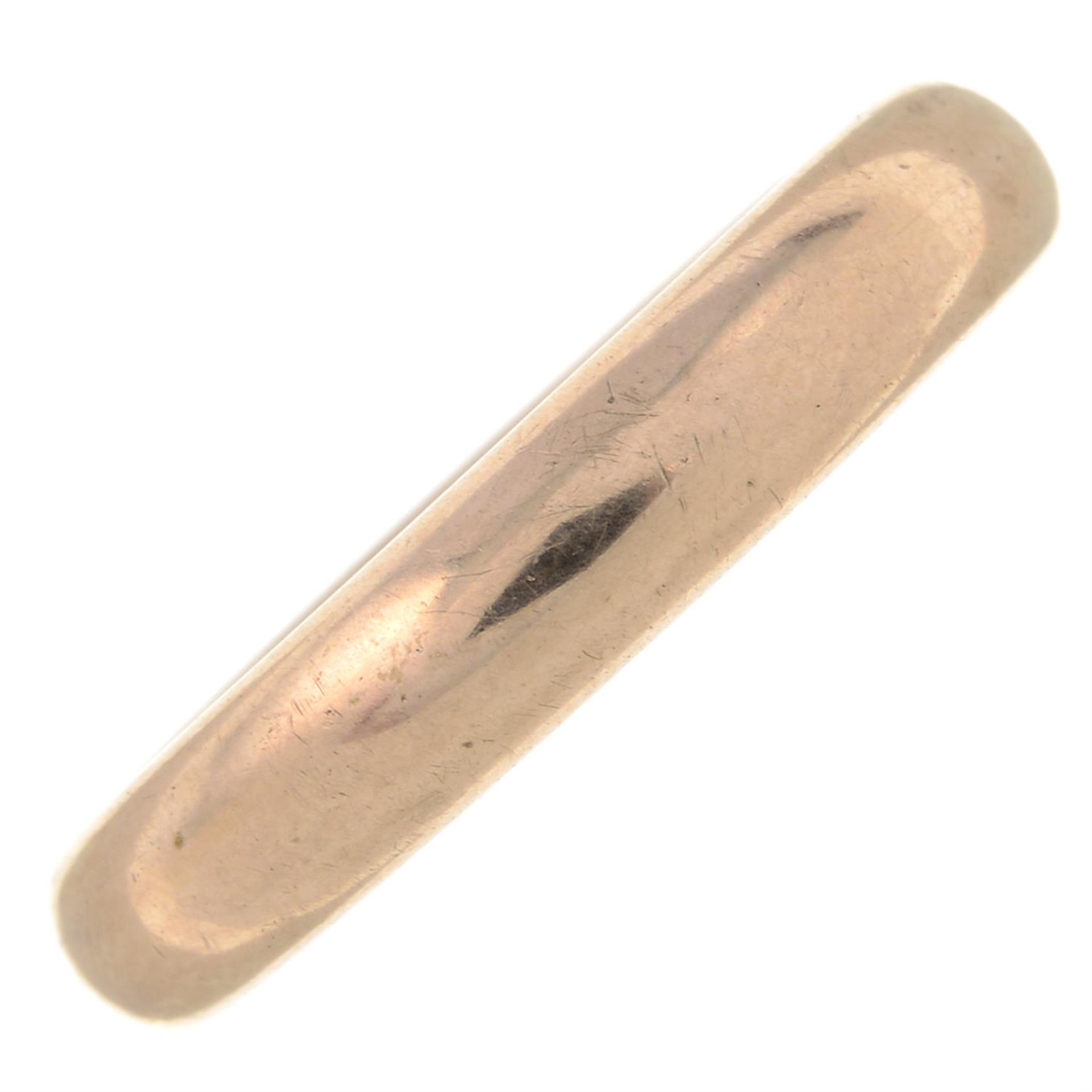 A 9ct gold plain band ring.