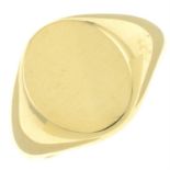 An 18ct gold signet ring.